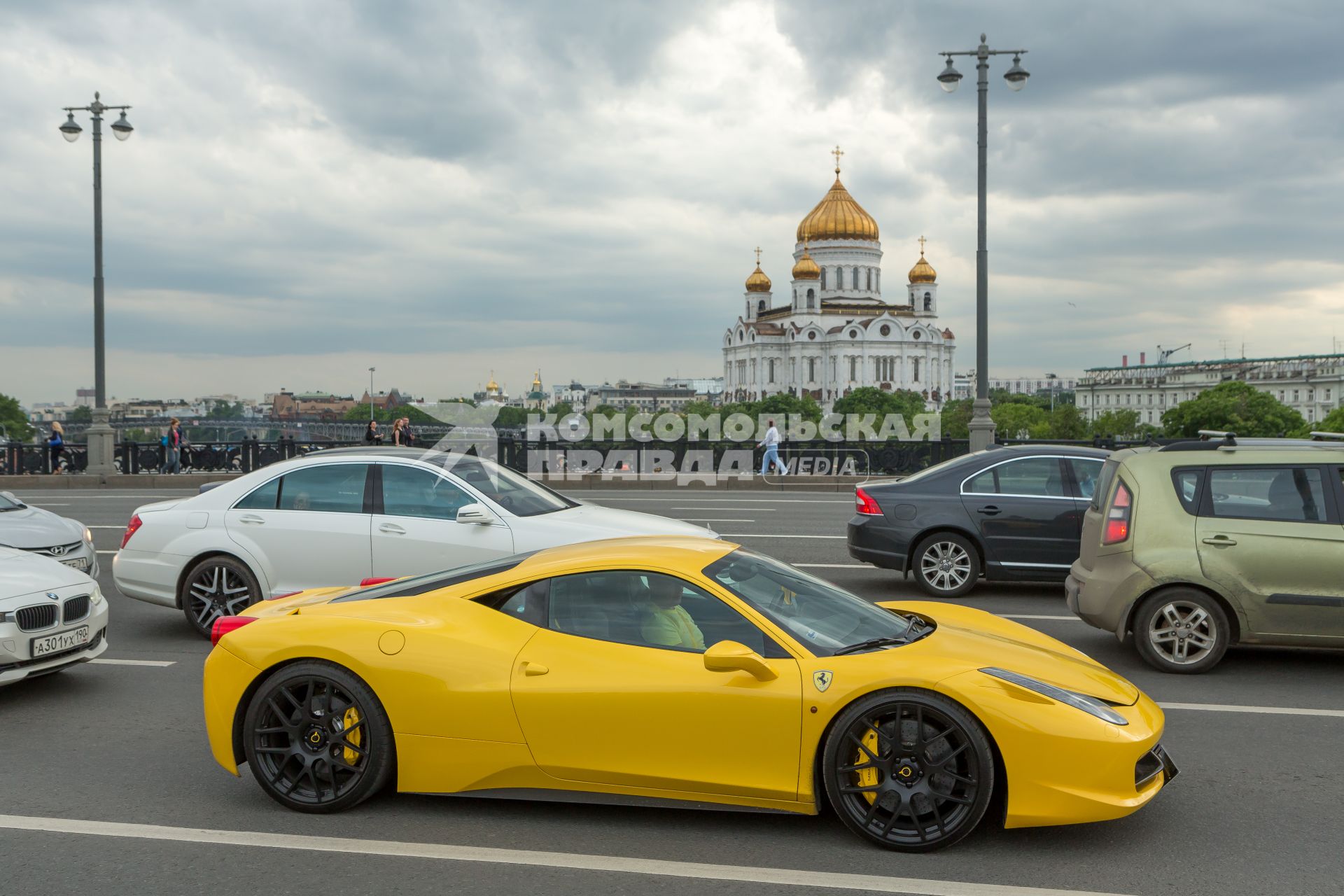 Москва. Вид Храм Христа Спасителя с Большого Каменного моста.