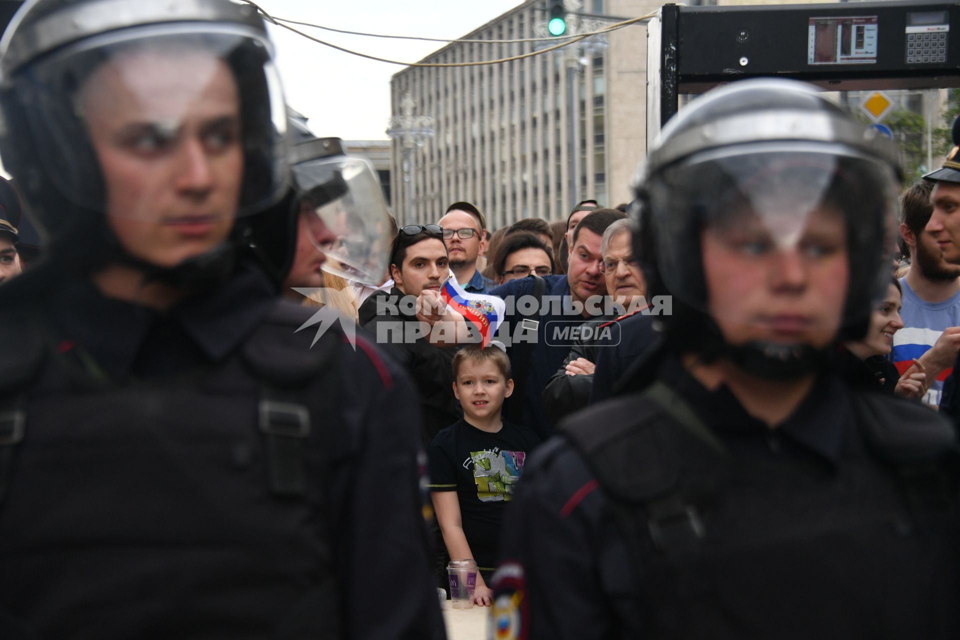 Москва. Полицейские  во время несанкционированной акции на Тверской улице.