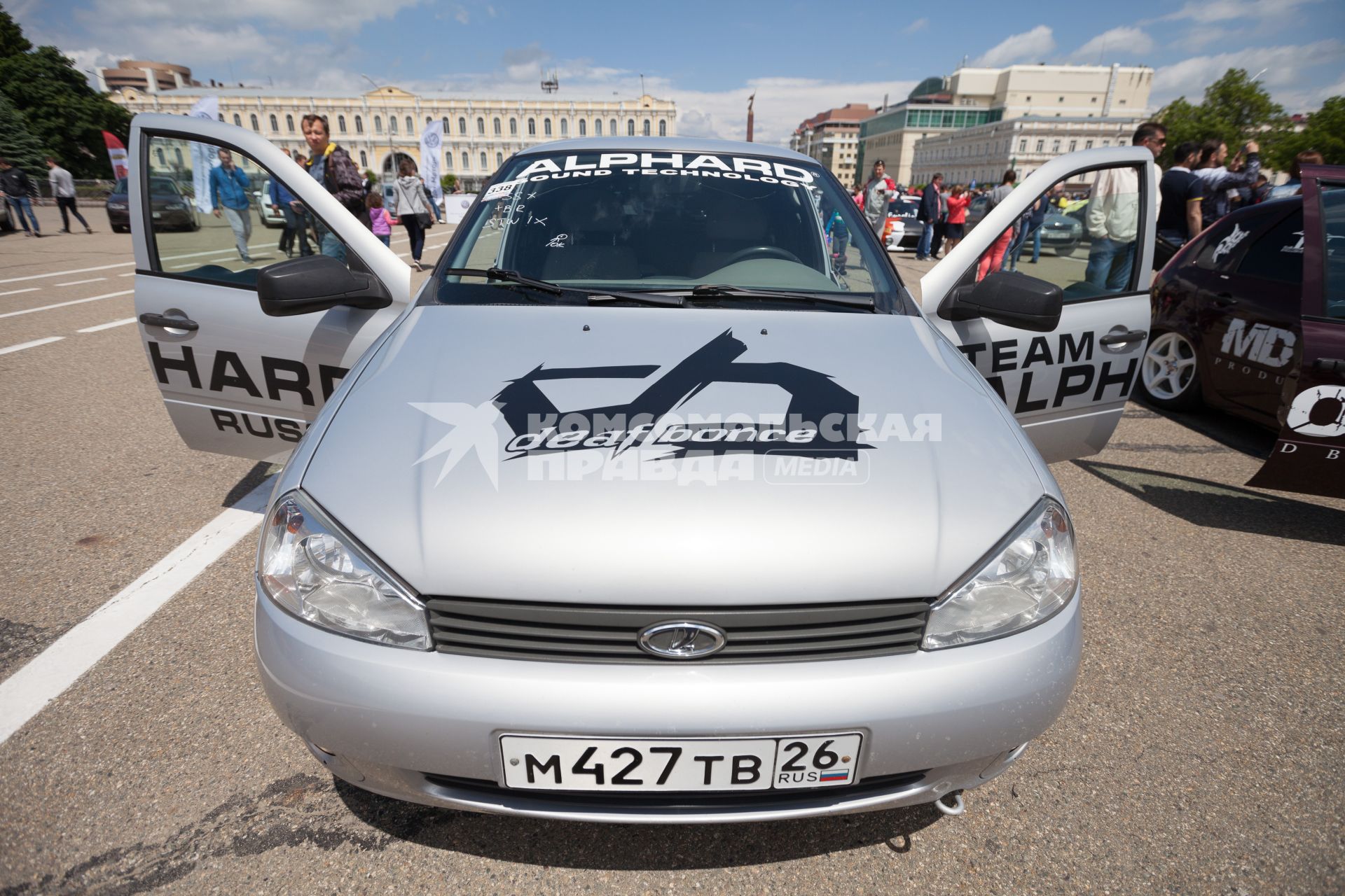 Ставрополь. Автомобиль  Lada Kalina на фестивале `Парковка` на площади Ленина.
