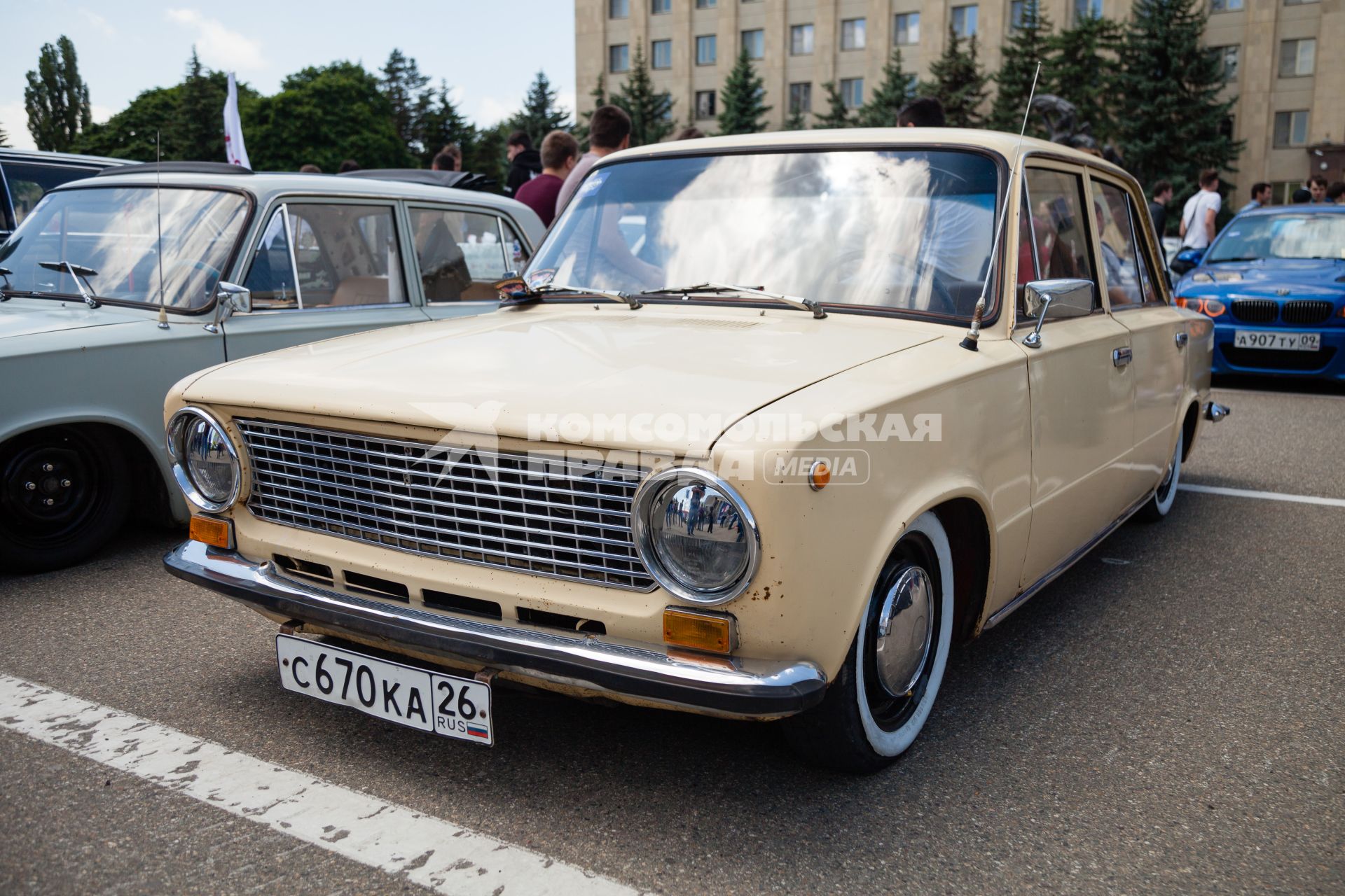 Ставрополь. Автомобиль ВАЗ-2101 на фестивале `Парковка` на площади Ленина.