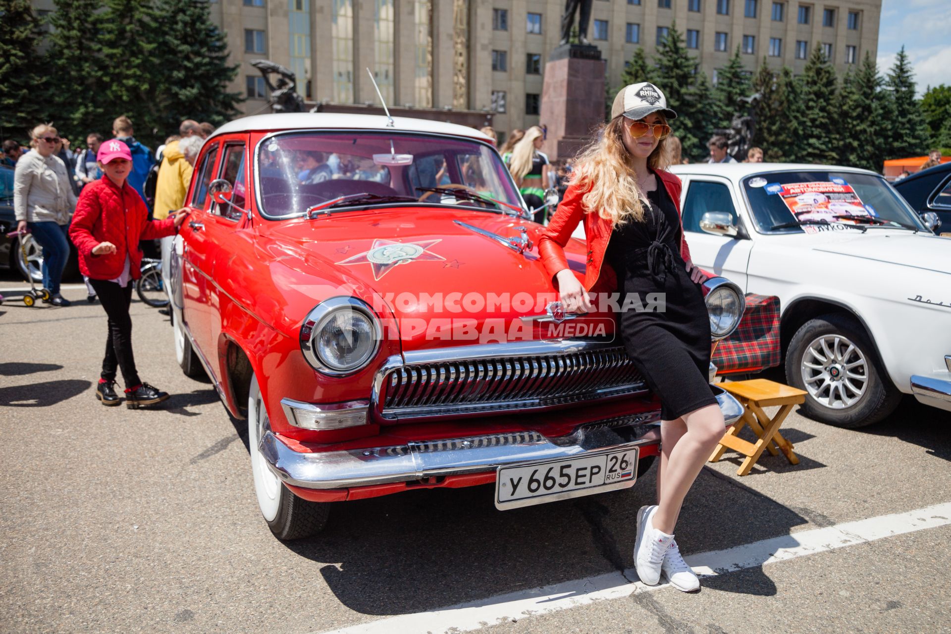 Ставрополь. Автомобиль ГАЗ-21  на фестивале `Парковка` на площади Ленина.