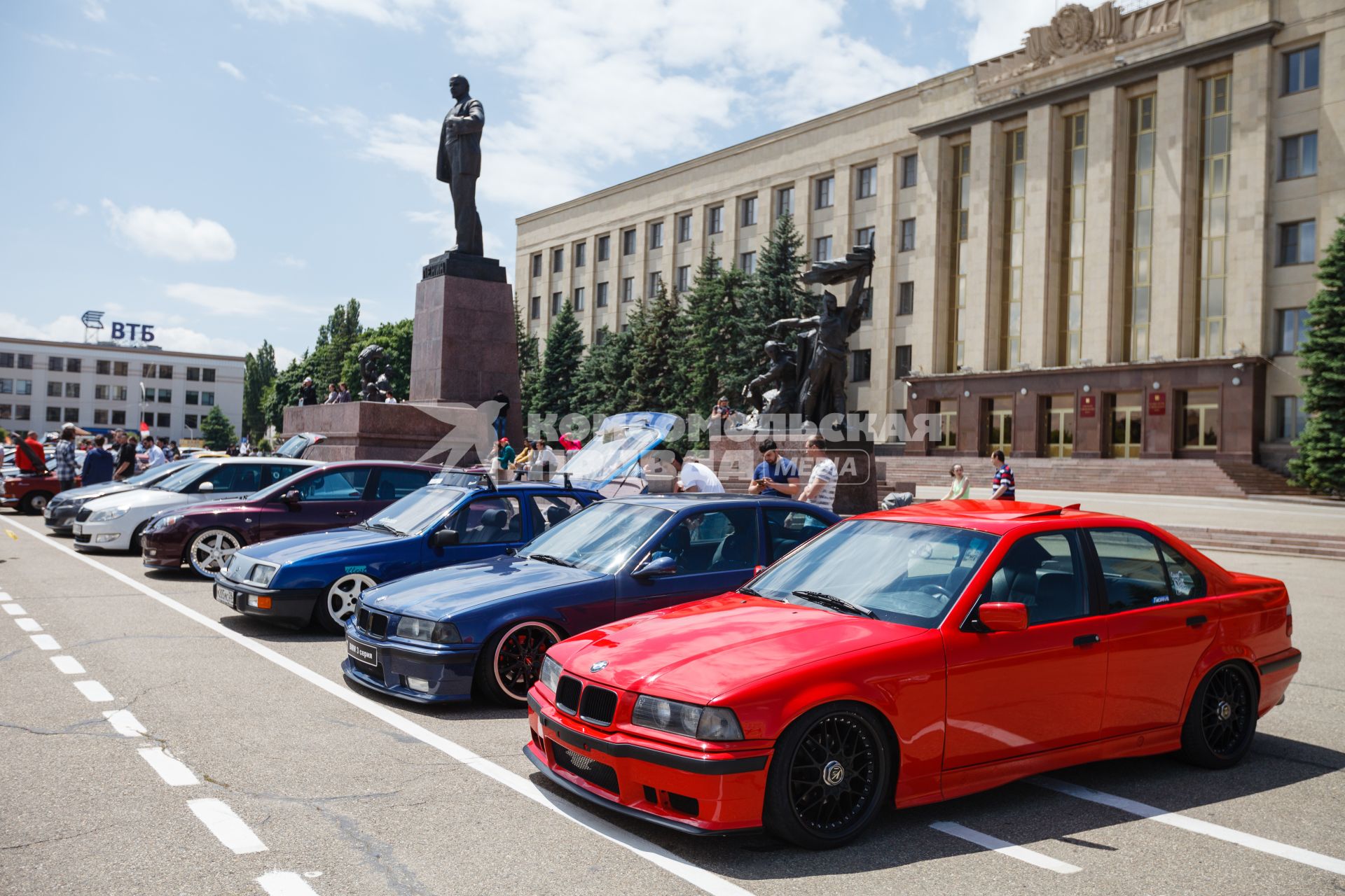 Ставрополь. Автомобили на фестивале `Парковка` на площади Ленина.