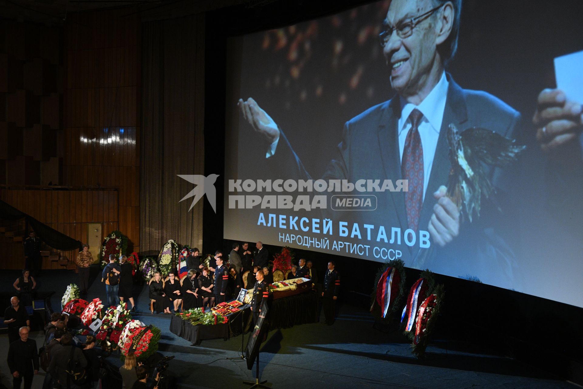 Москва.   Во время гражданской панихиды по актеру Алексею Баталову в Доме кино.