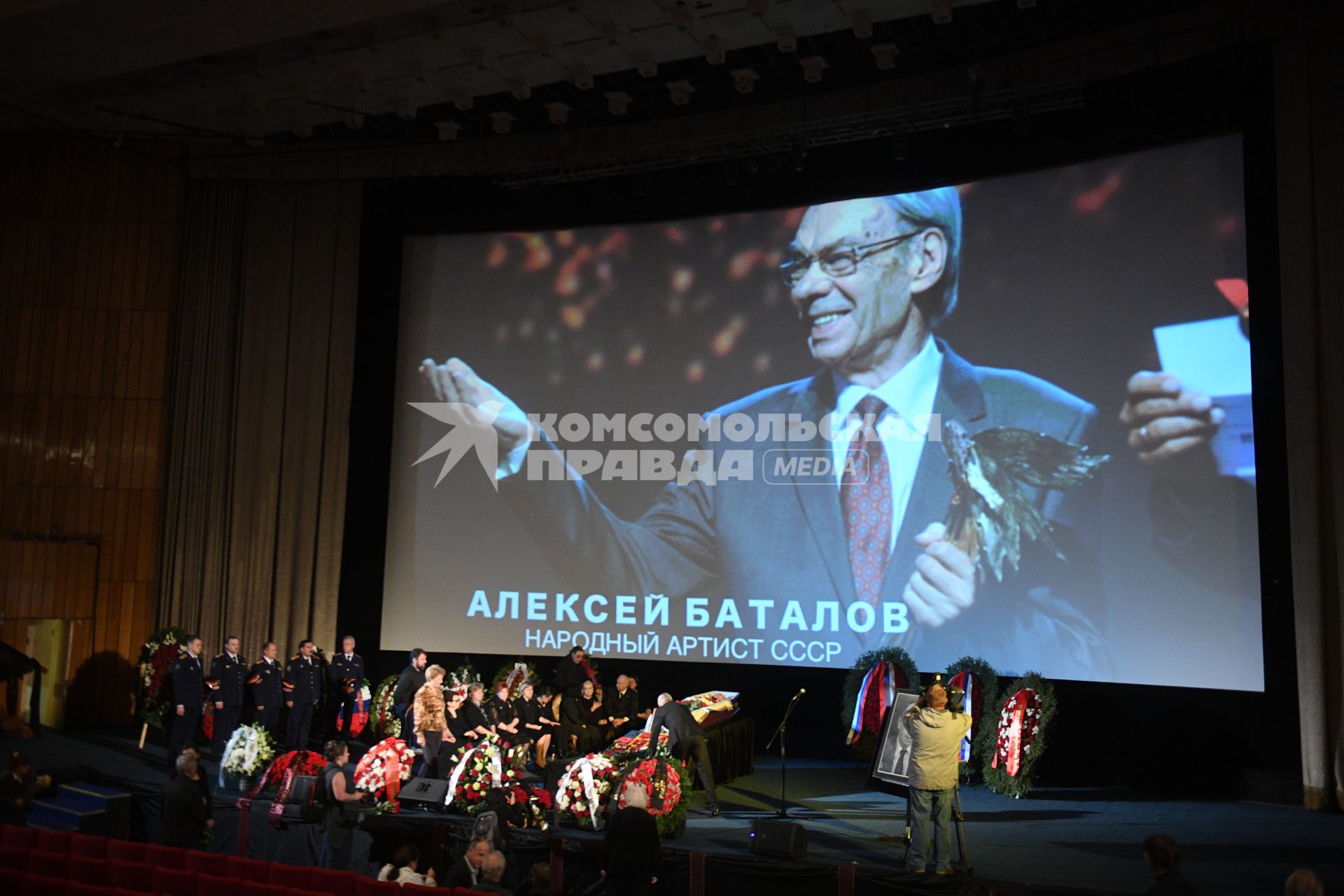 Москва.   Во время гражданской панихиды по актеру Алексею Баталову в Доме кино.