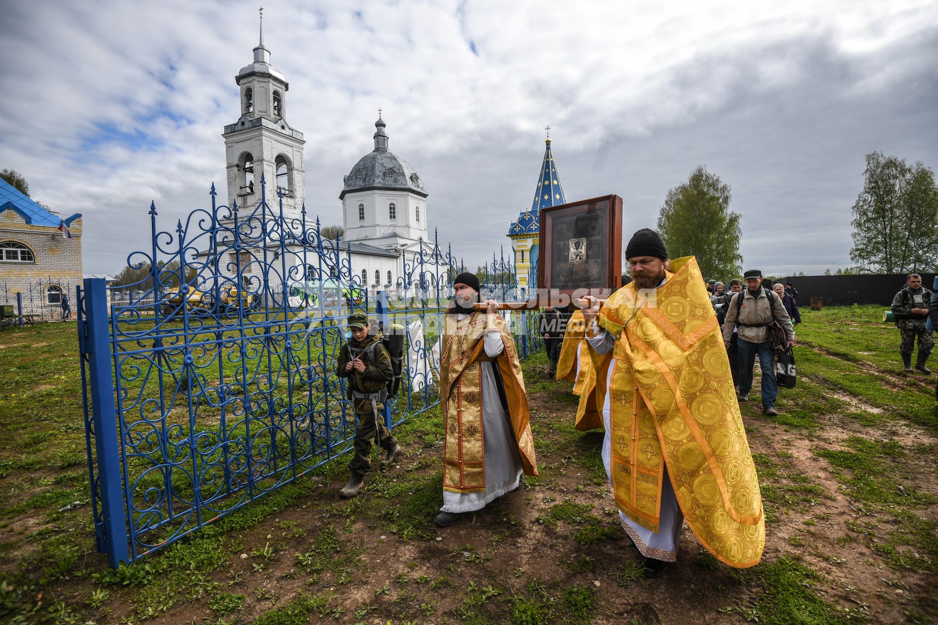 Кировская область.   Прибытие участников Великорецкого крестного хода  в село Горохово.