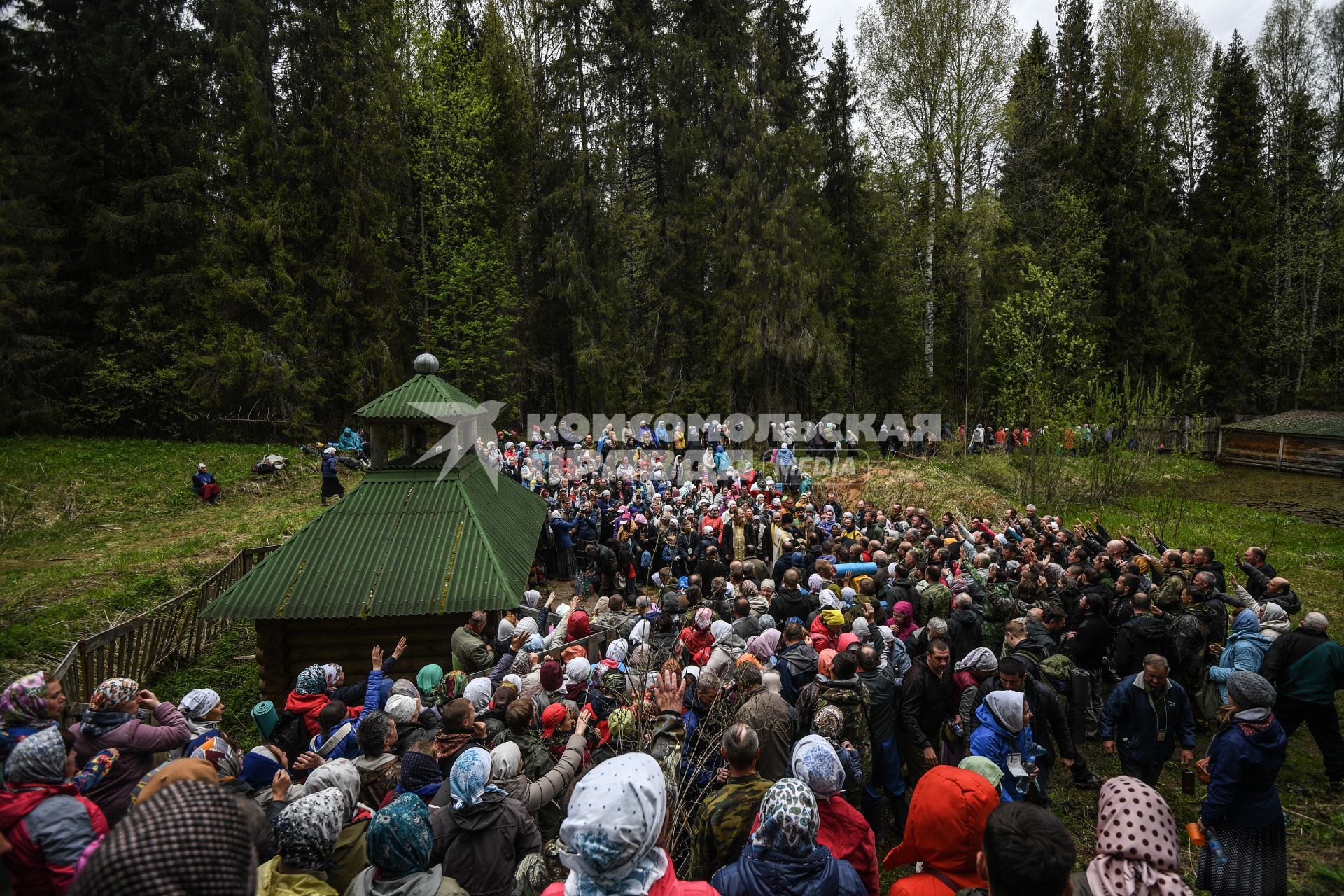 Кировская область.   Прибытие участников Великорецкого крестного хода  в село Горохово.