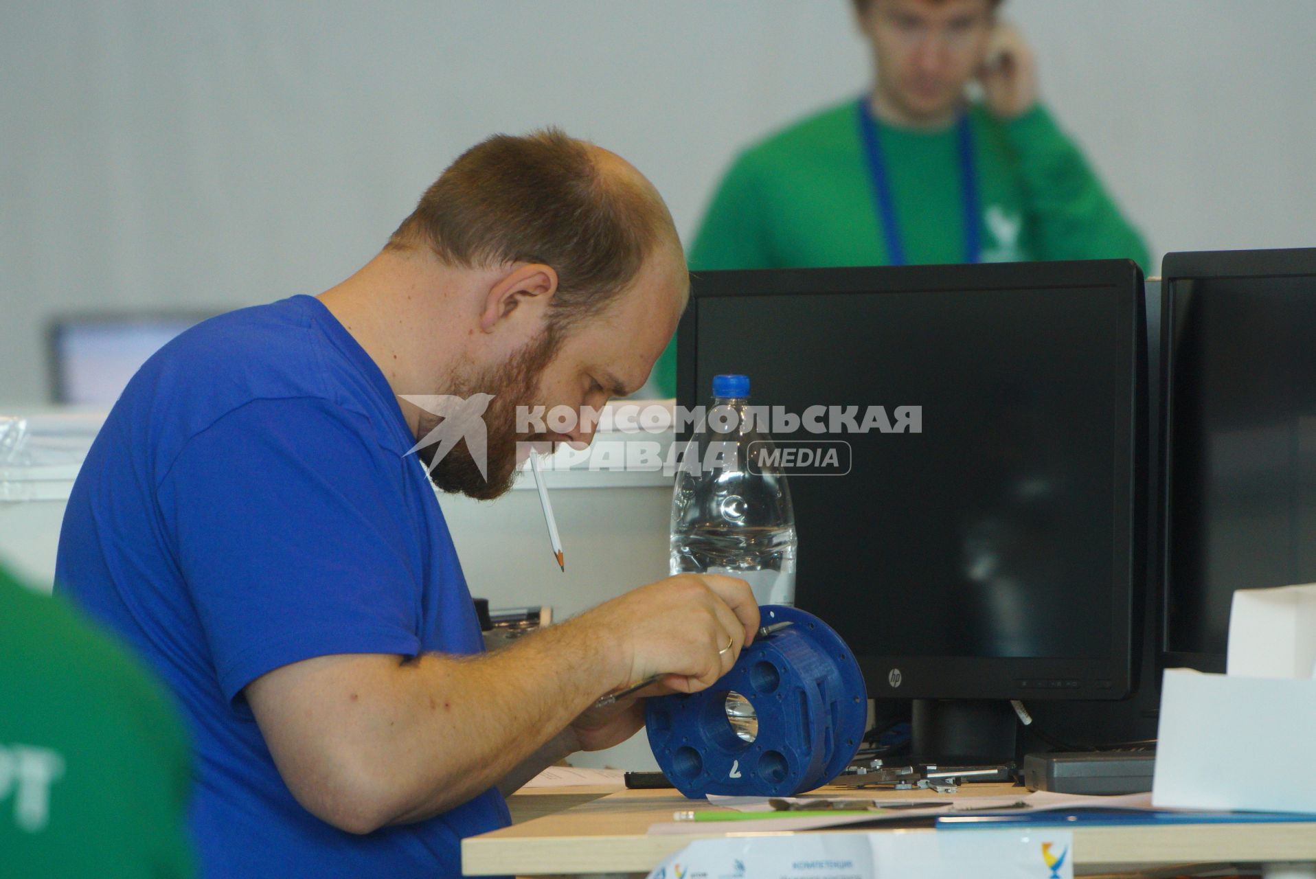 Екатеринбург. II Чемпионат профессионального мастерства по методике \'WORLDSKILLS\' корпорации по атомной энергетике \'РОСАТОМ\' \'ATOMSKILLS-2017\'. Участники чемпионата в квалификации \'Инженер-конструктор\' во время выполнения задания