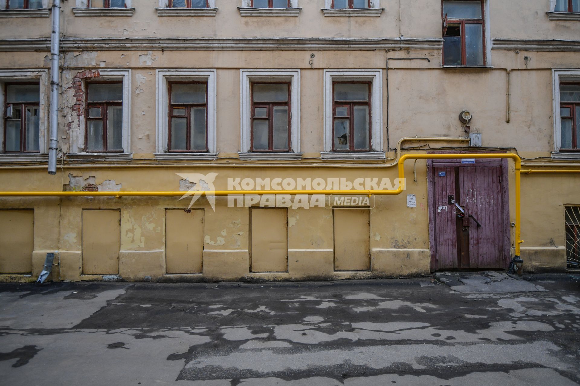 Москва.  Дом,  подлежащий сносу на улице Остоженка.