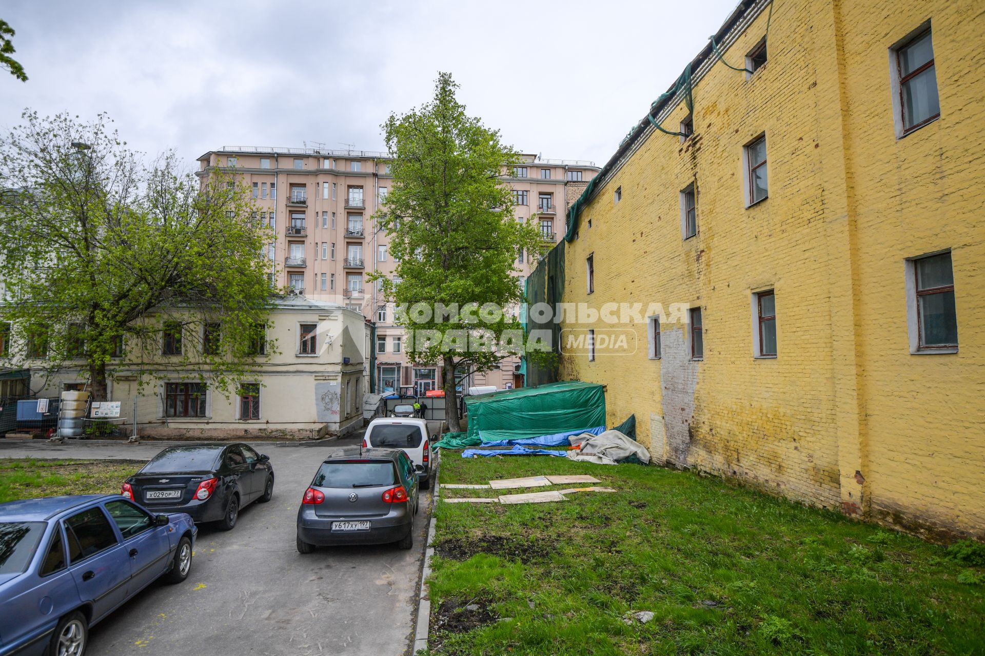 Москва.  Дома,  подлежащие сносу на улице Остоженка.