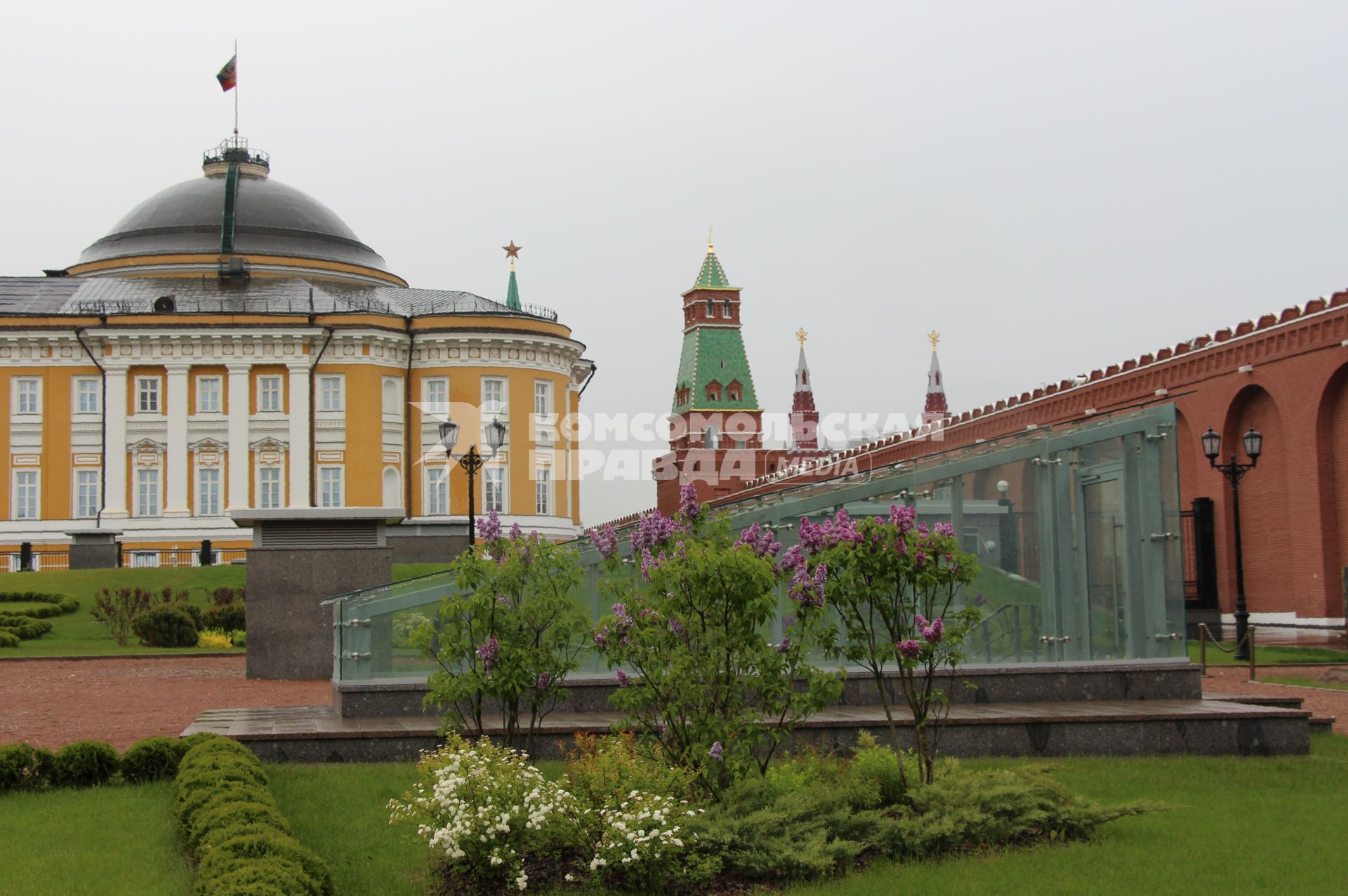 Москва. Вид на Сенатский дворец в Кремле.