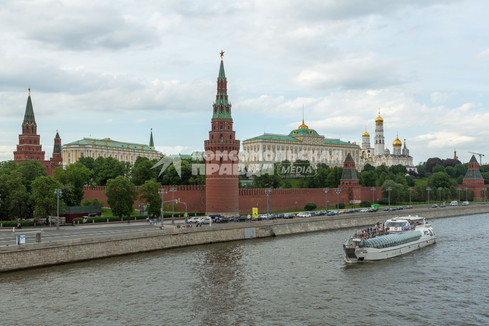Москва. Вид на Кремль с Большого Каменного моста.
