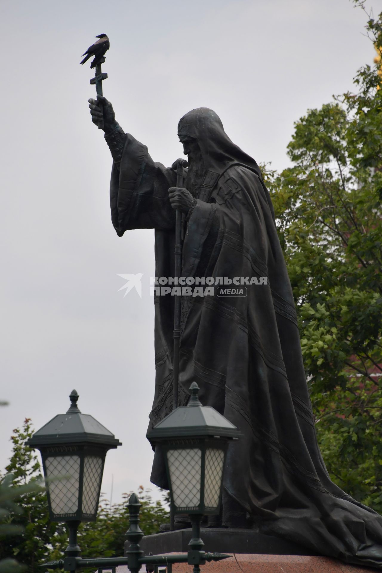 Москва. Памятник Патриарху Гермогену в Александровском саду.