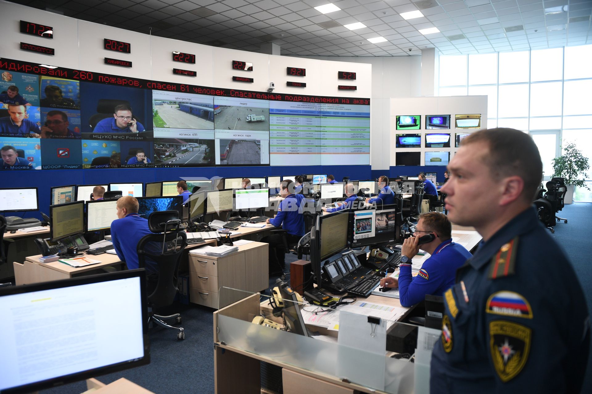 Москва.  Работа ситуационного центра МЧС России.