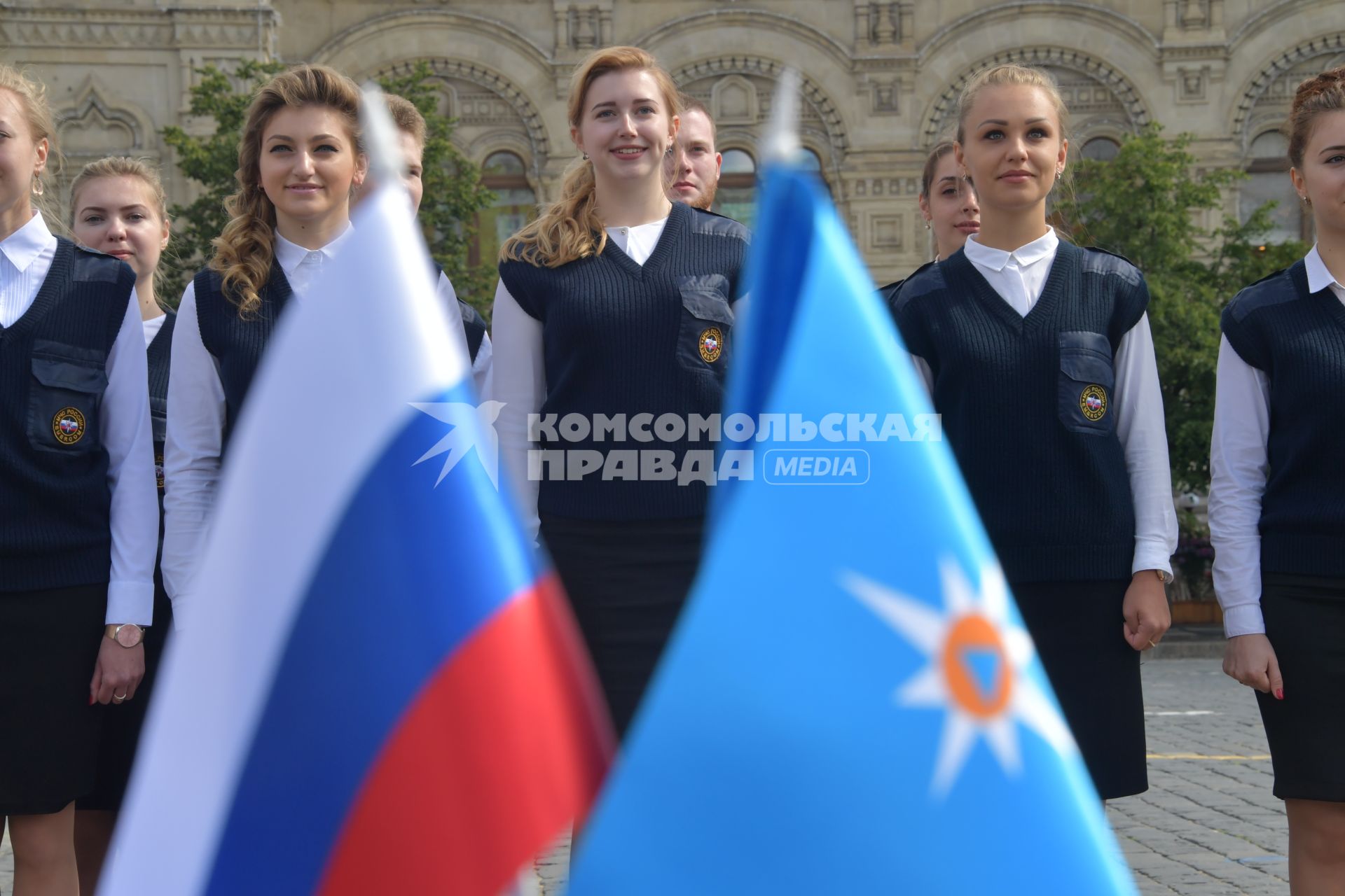 Москва. Торжественная церемония , посвященная выпуску курсантов и кадетов вузов МЧС России на Красной площади.