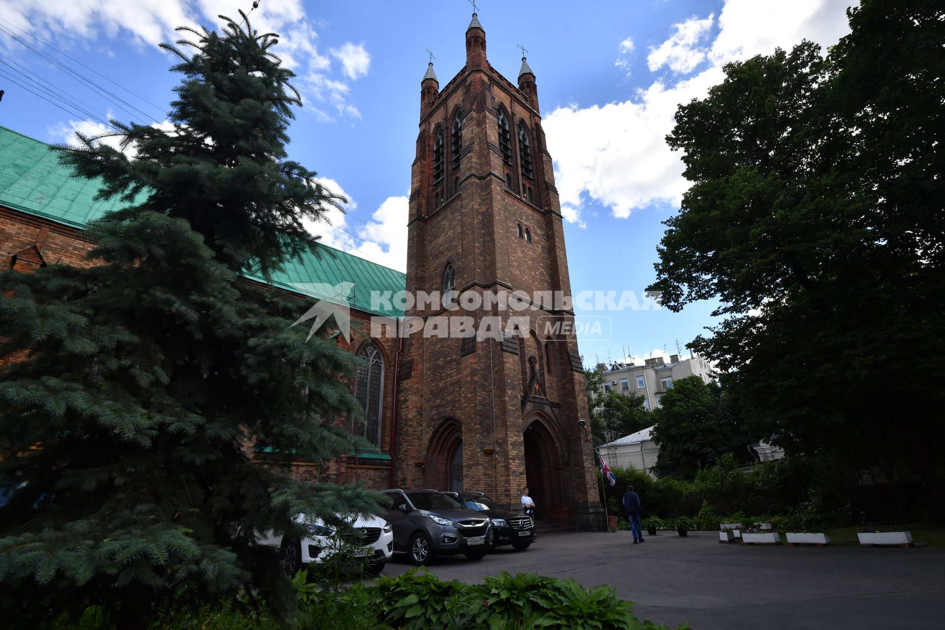 Москва.  Английская церковь Святого Андрея в Вознесенском переулке.