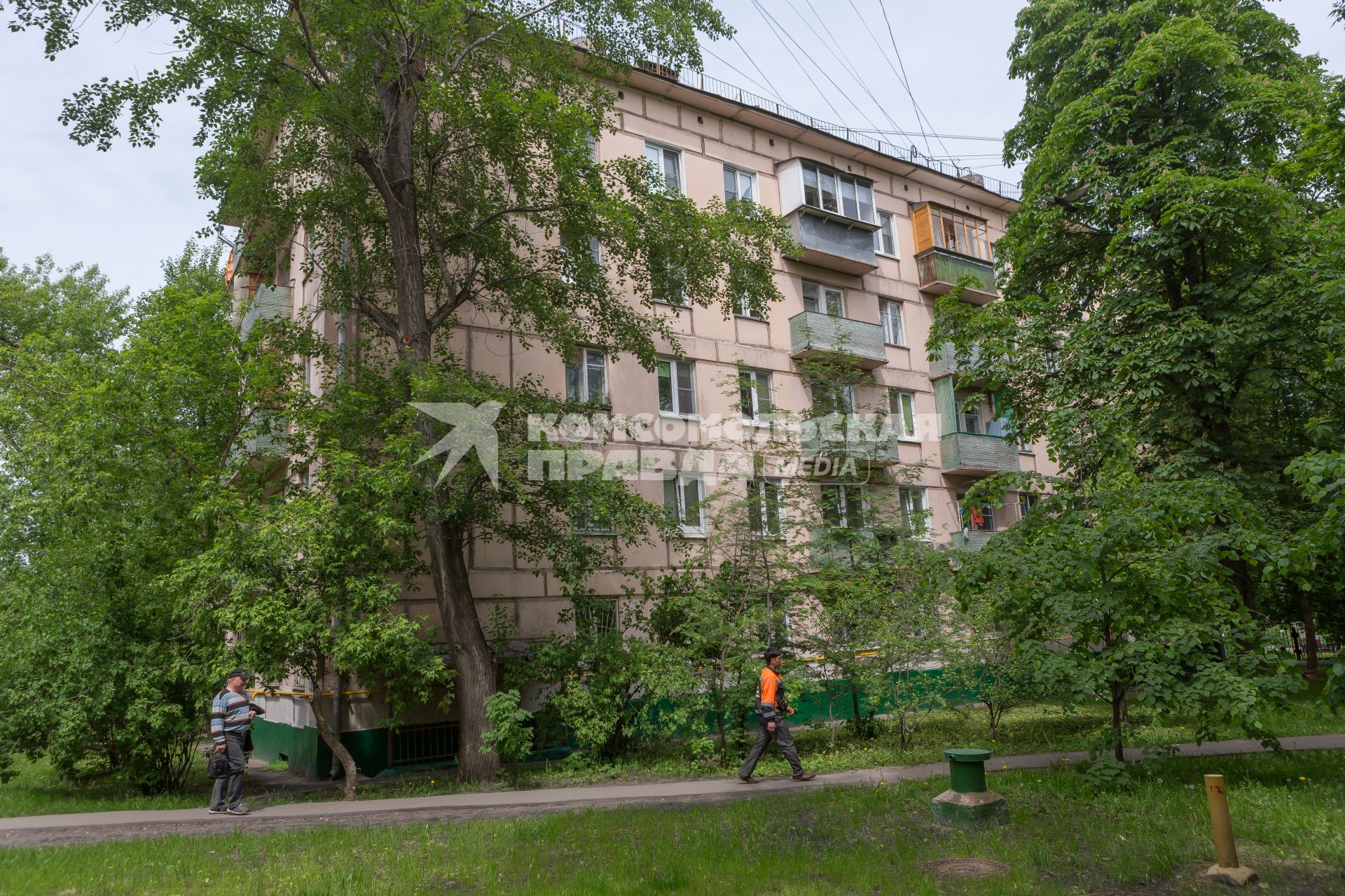 Москва. Двор пятиэтажного панельного дома на улице  Петровско-Разумовский проезд, д 25/3.