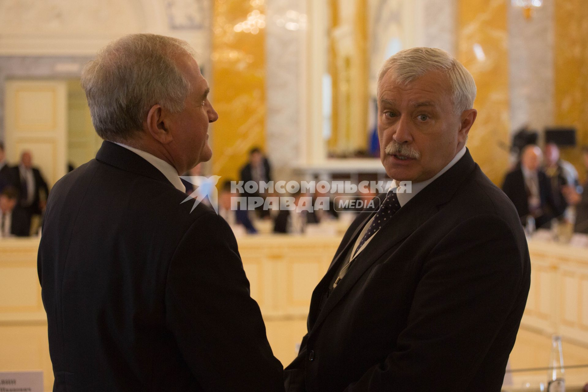 Санкт-Петербург. Губернатор Санкт-Петербурга Георгий Полтавченко (справа) на заседании Совета министров Союзного государства России и Белоруссии в расширенном составе.