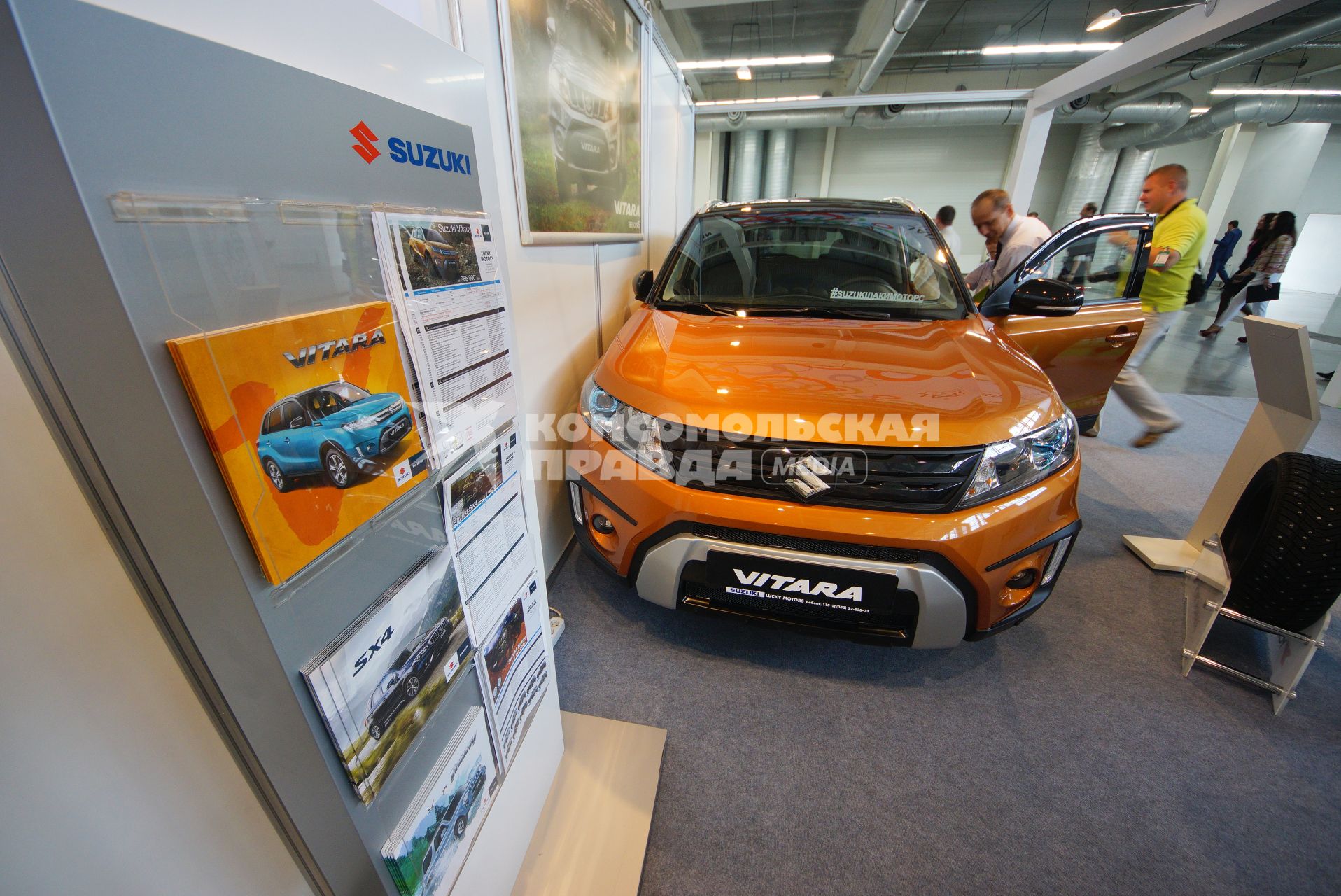 Екатеринбург. Автомобиль Suzuki Vitara на стенде \'Suzuki\' на международной промышленной выставке \'Иннопром-2017 \'