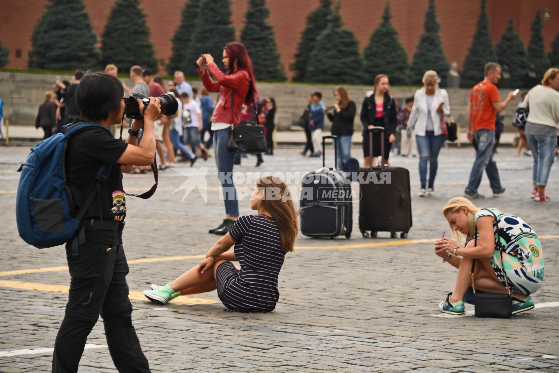 Москва. Туристы  на Красной площади.