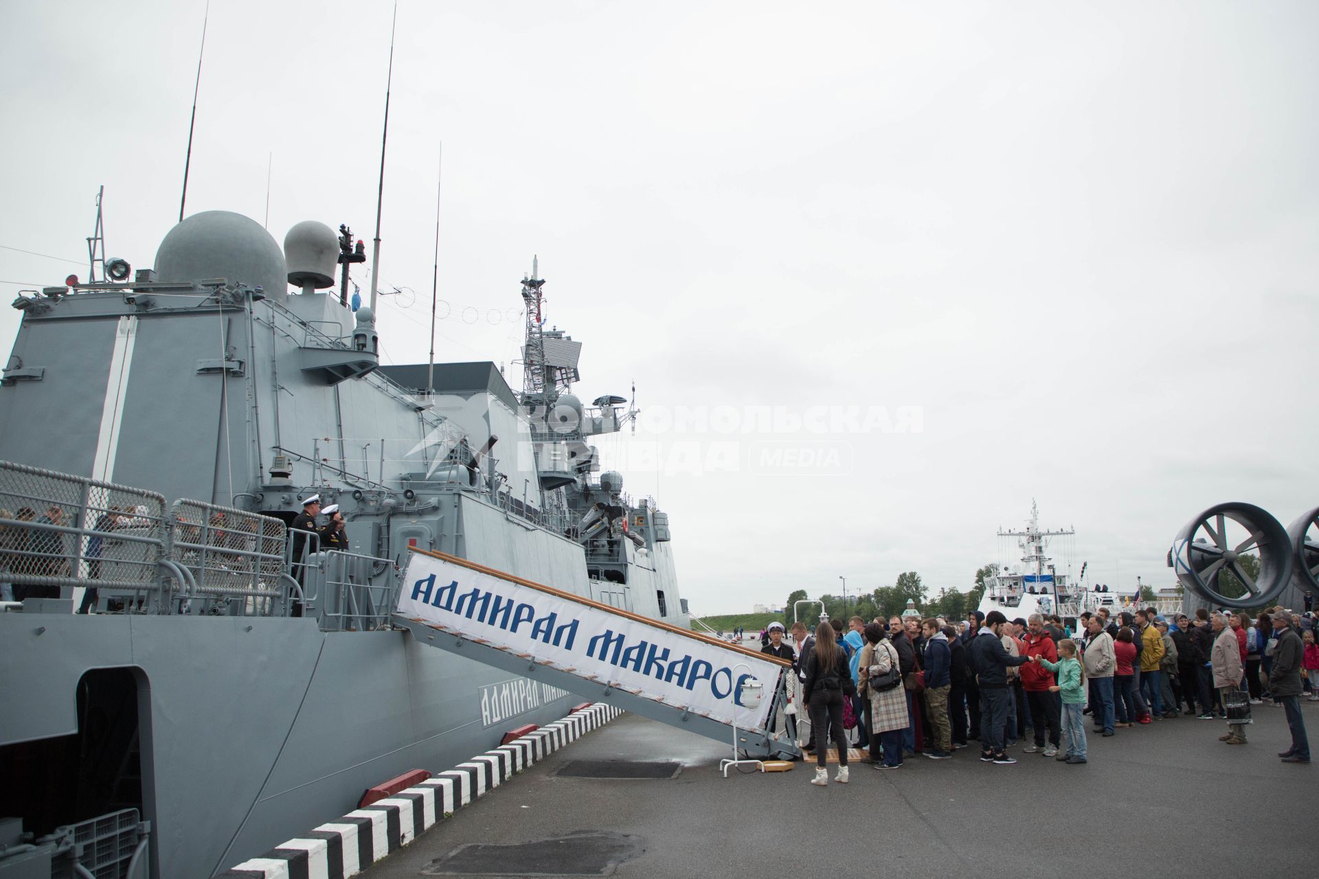 Санкт-Петербург.    Фрегат `Адмирал Макаров`на Международном военно-морском  салоне.