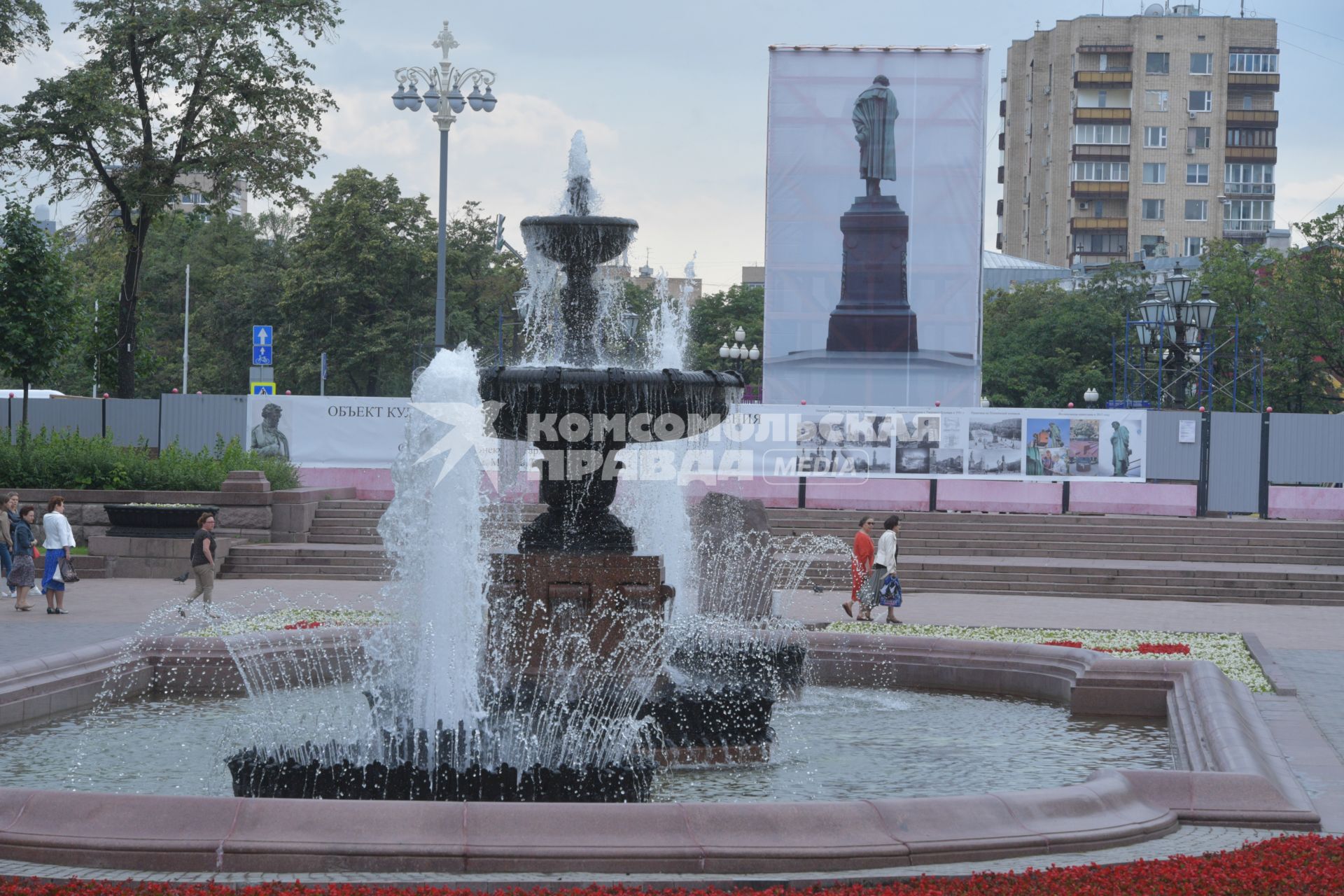 Москва. Реставрация памятника А.С.Пушкина  на Пушкинской площади.