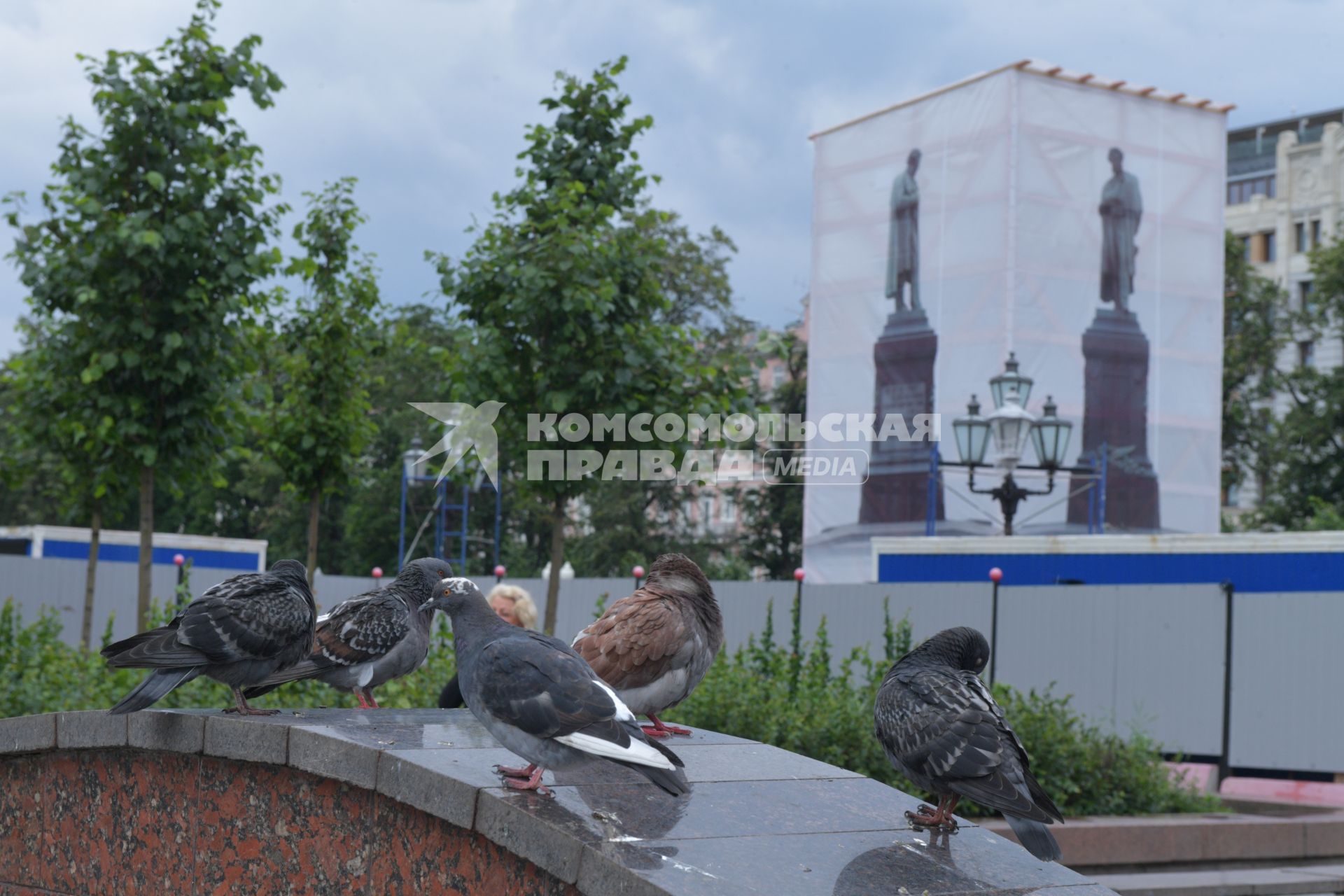 Москва. Реставрация памятника А.С.Пушкина  на Пушкинской площади.