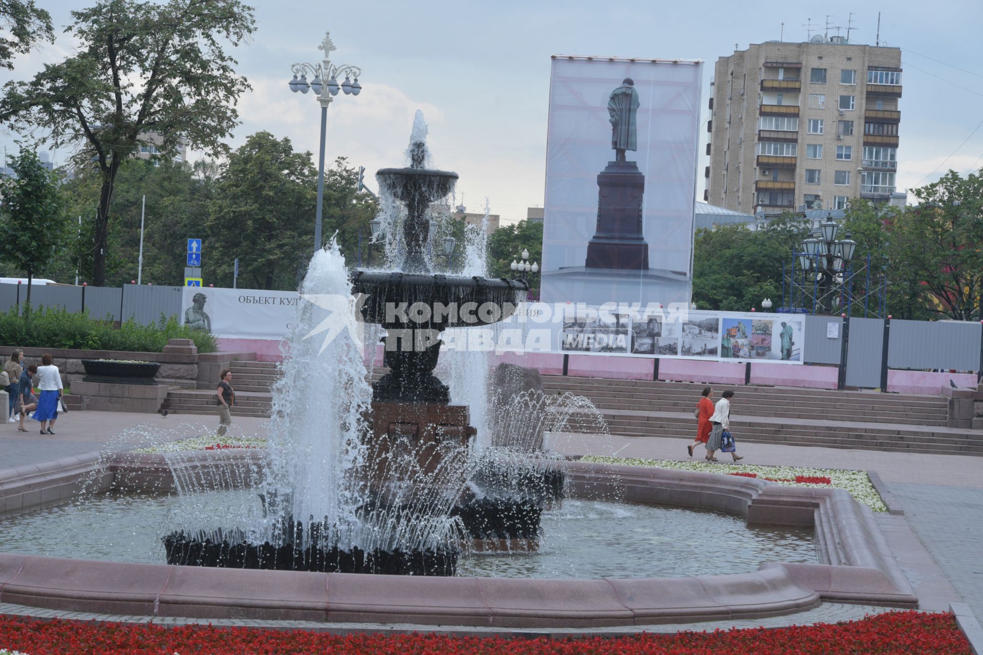 Москва. Реставрация памятника А.С.Пушкина  на Пушкинской площади.