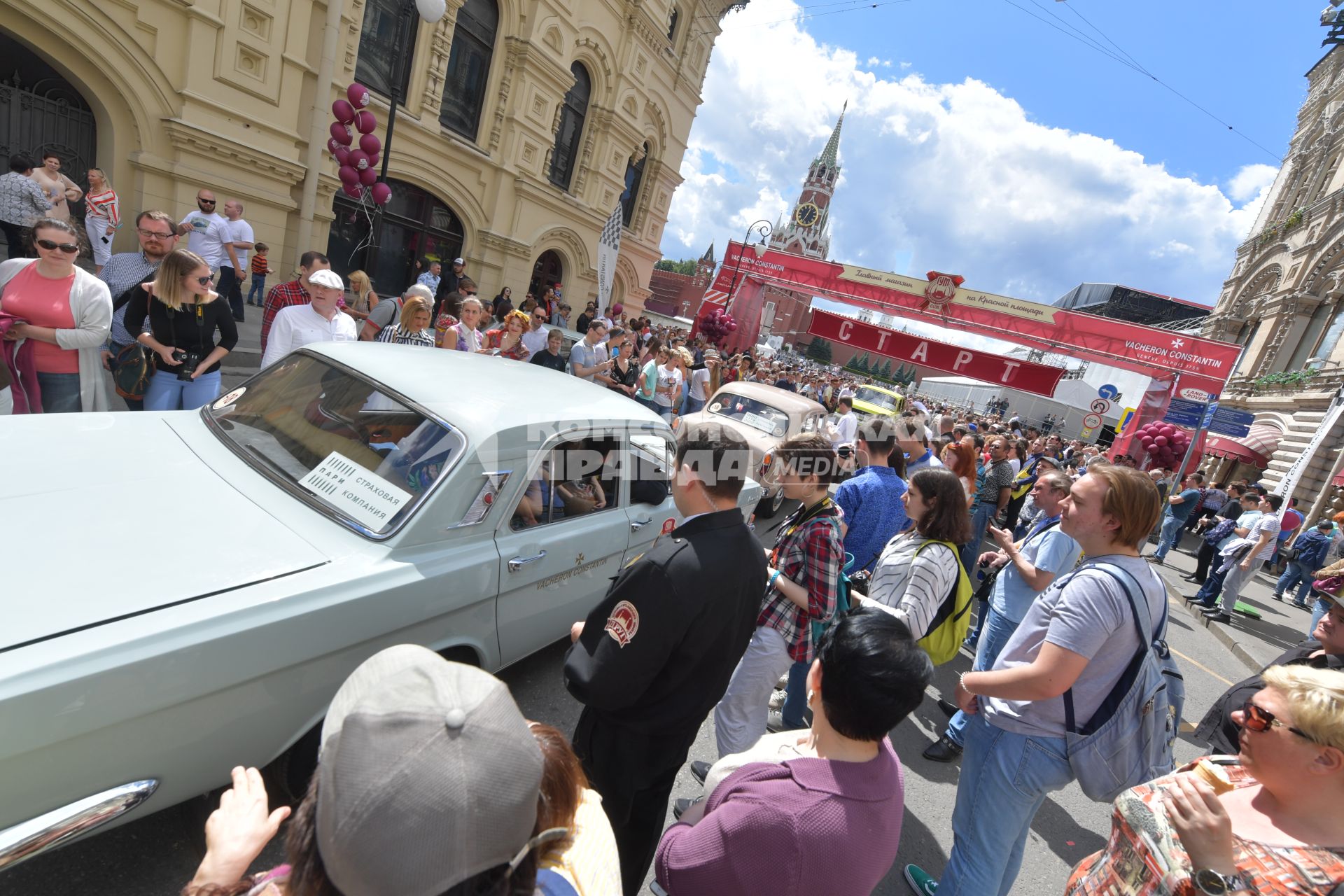 Москва. Участник   ГУМ-авторалли Gorkyclassic-2017 перед стартом гонки.