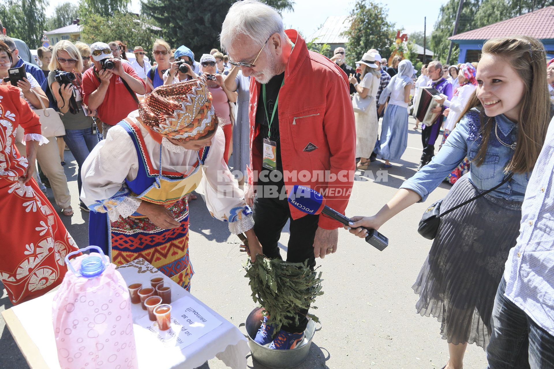 Алтайский край, с.Сростки.  Режиссер Виктор Мережко  в селе  Сростки , где проходил  фестиваль  `Шукшинские дни на Алтае `.