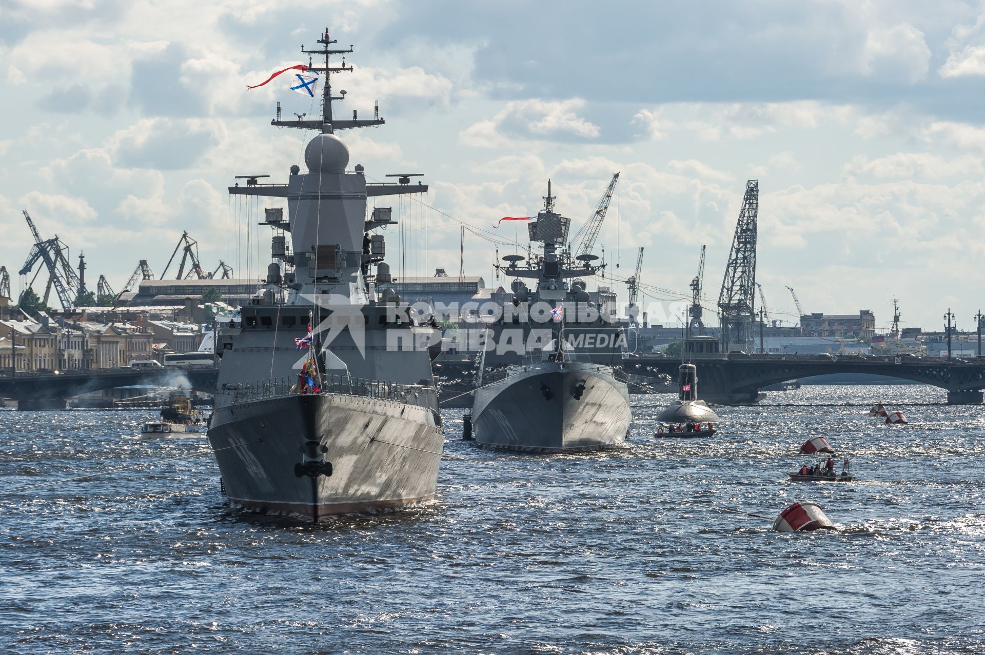 Санкт-Петербург. Репетиция парада  посвященного Дню ВМФ в аквтории Невы.