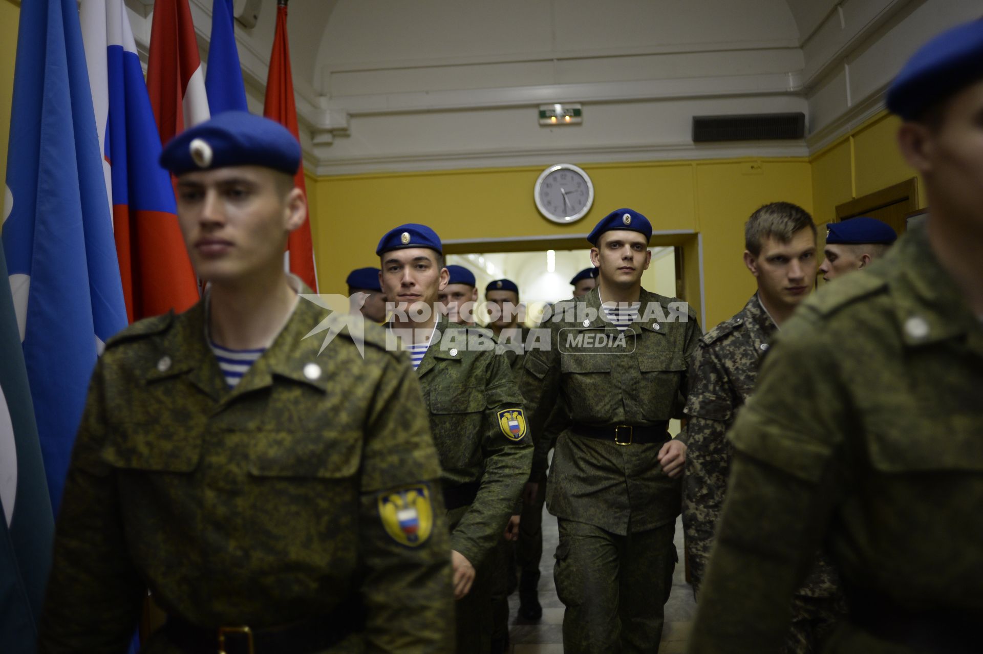 Москва. Рота почетного караула перед выходом  к Могиле Неизвестного солдата.