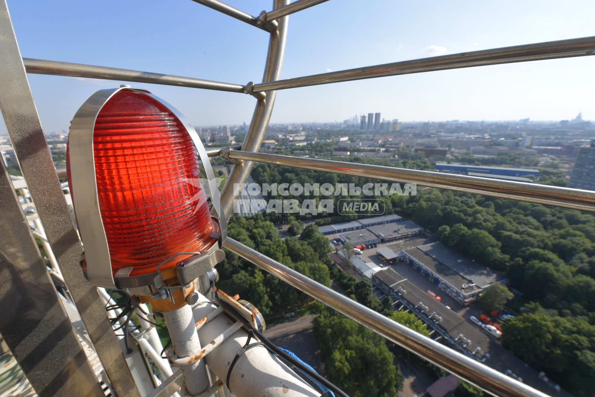 Москва. Смотровая площадка на Останкинской телебашне,  открытая на высоте 85 метров.