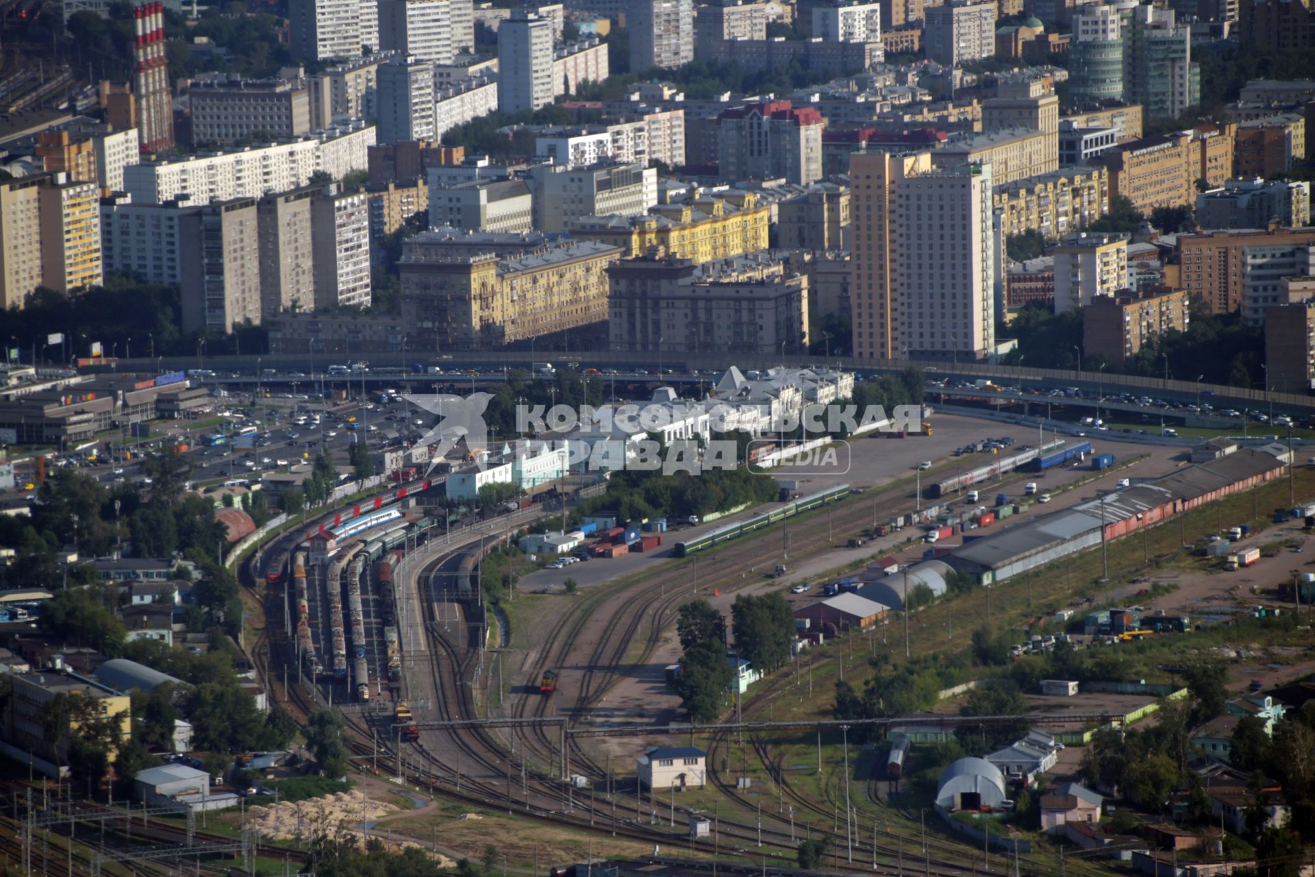 Москва. Вид на Рижский вокзал и ТТК со смотровой площадки Останкинской телебашни.