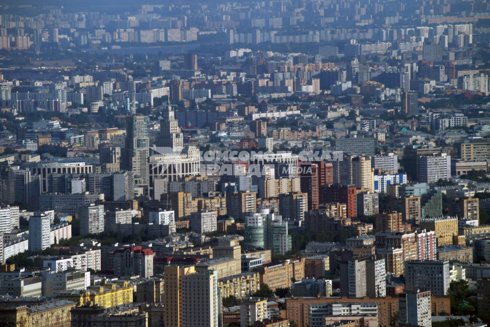 Москва. Вид на Москву со смотровой площадки Останкинской телебашни.