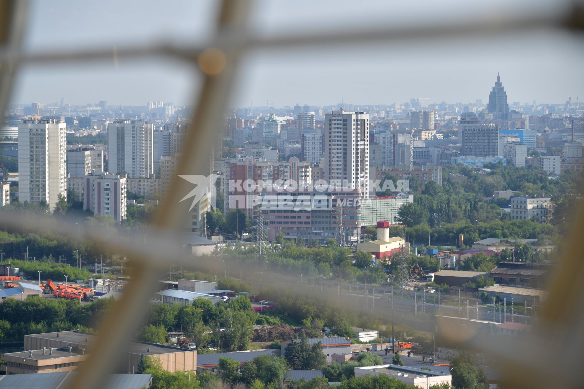 Москва. Вид на Москву со смотровой площадки Останкинской телебашни.