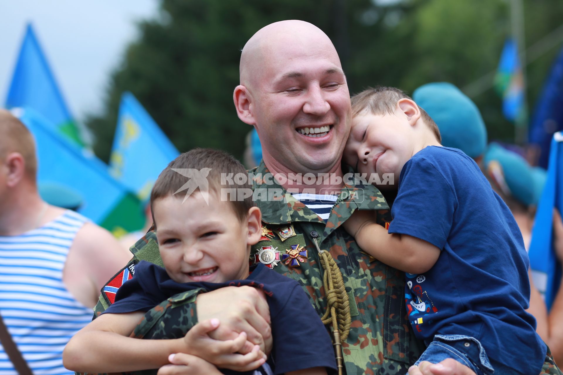 Красноярск.  Десантники во время празднования Дня Воздушно-десантных войск России.