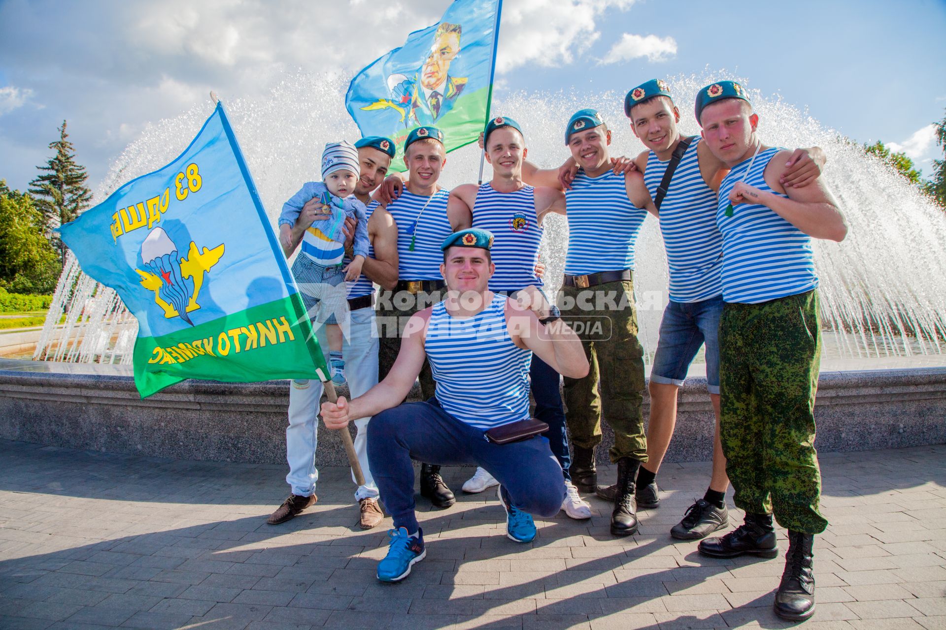 Уфа. Десантники во время празднования Дня Воздушно-десантных войск России.