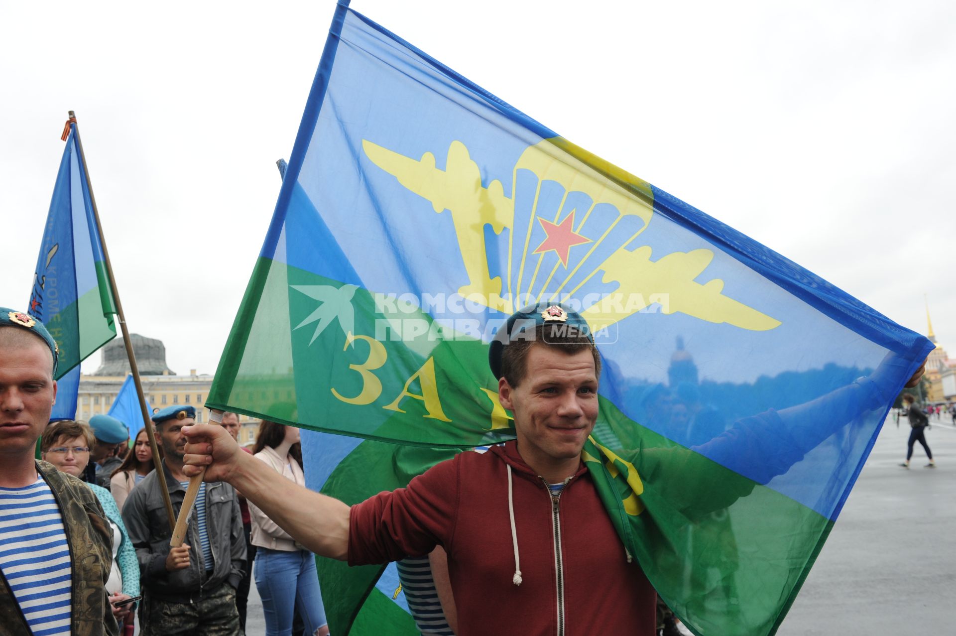 Санкт-Петербург. Десантники во время празднования Дня Воздушно-десантных войск на Дворцовой площади.