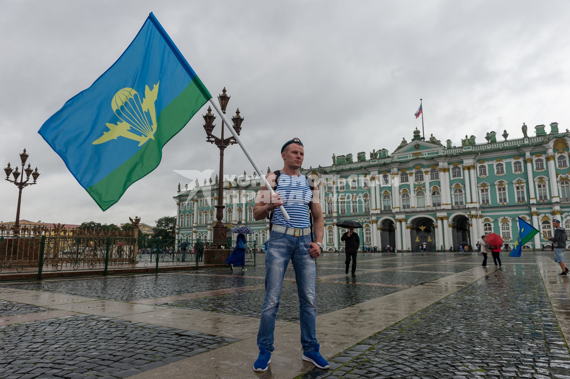 Санкт-Петербург. Десантники во время празднования Дня Воздушно-десантных войск на Дворцовой площади.