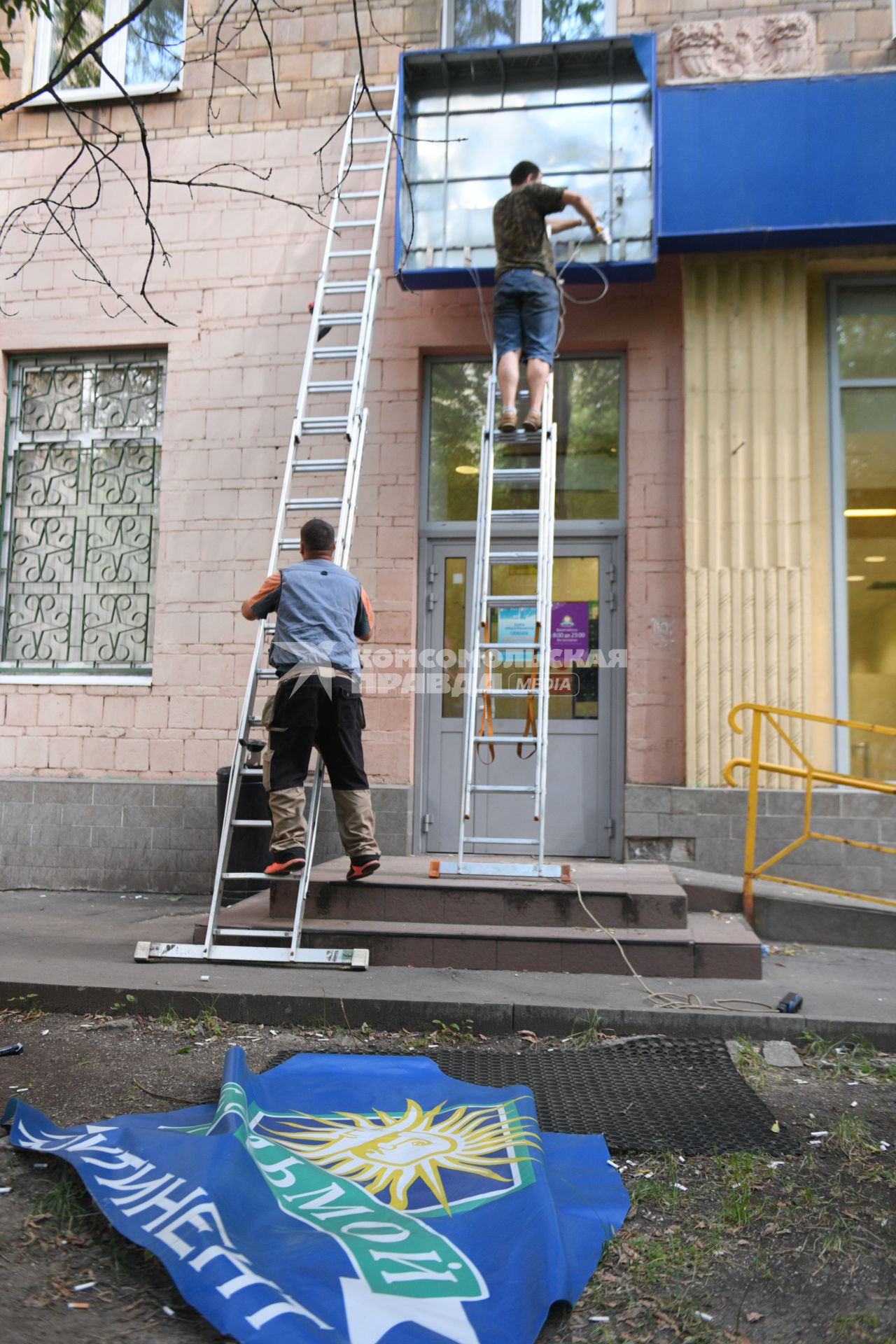 Москва. Закрытие магазина торговой сети `Седьмой континент` на Петровско-Разумовском проезде.