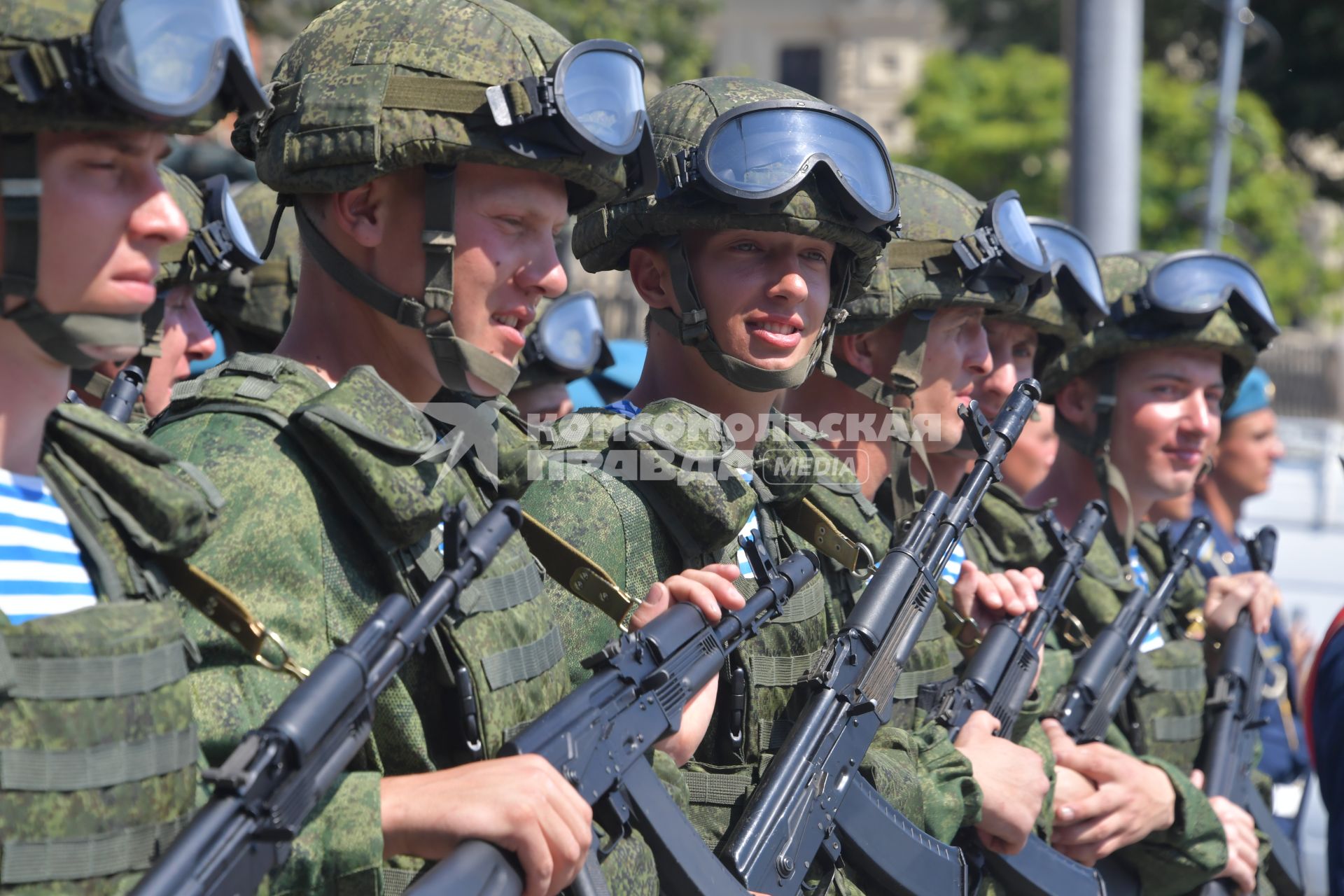 Москва. Военнослужащие на Красной площади во время празднования Дня Воздушно-десантных войск.