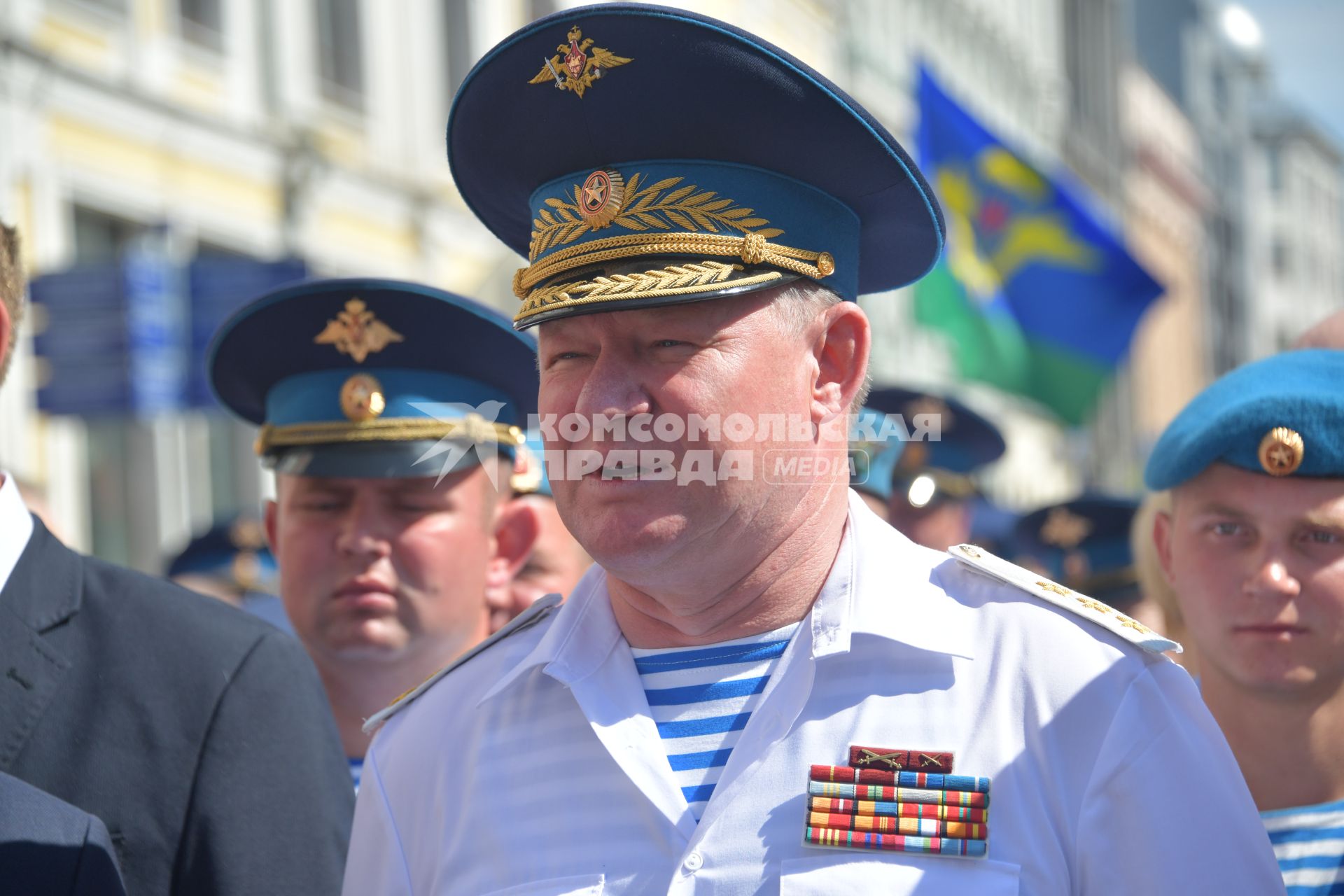 Москва. Командующий Воздушно-десантными войсками генерал-полковник Андрей Сердюков во время празднования Дня Воздушно-десантных войск .