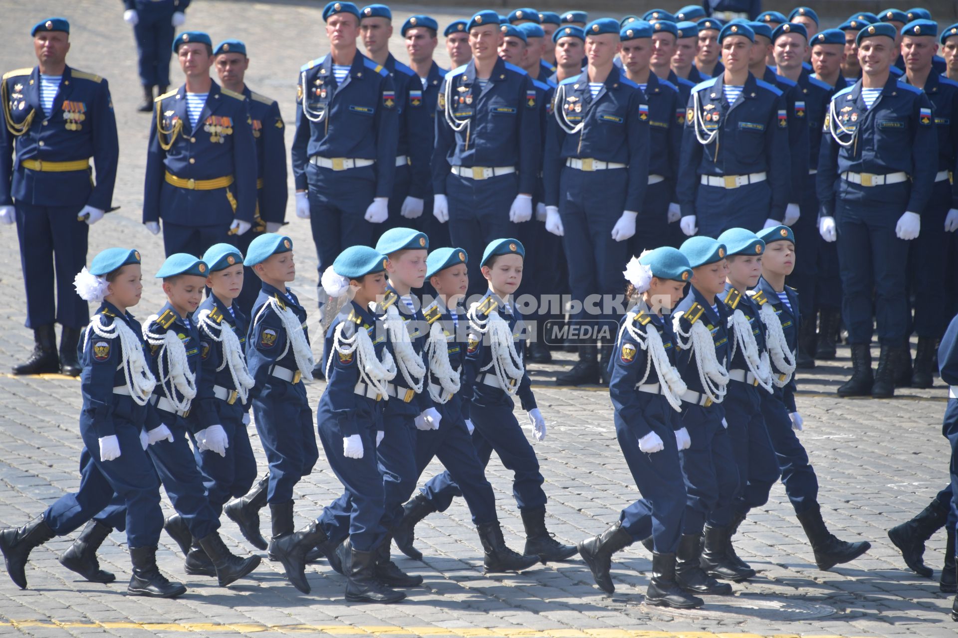 Москва. Воспитанники военного училища во время празднования Дня Воздушно-десантных войск на Красной площади.