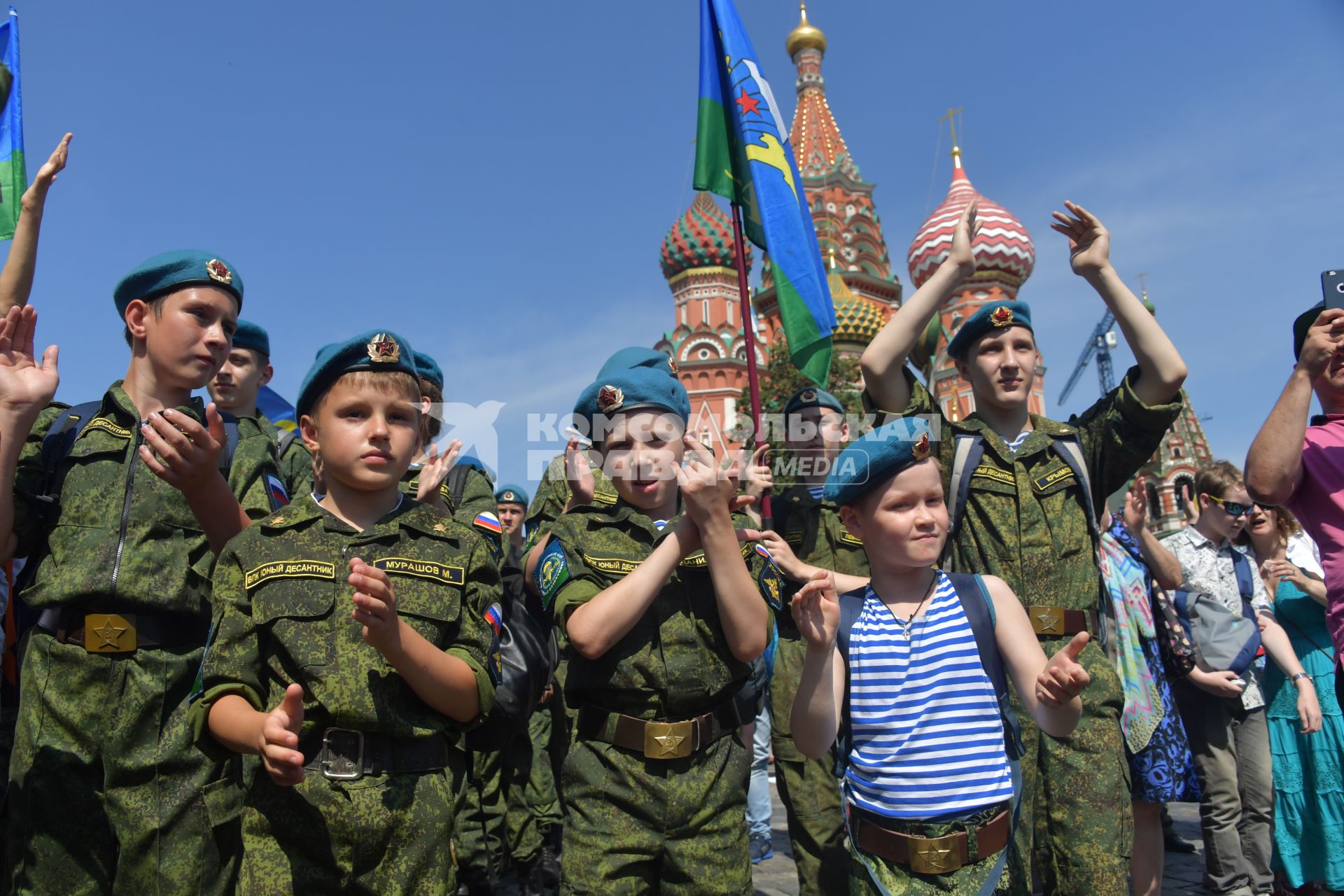 Москва. Воспитанники военного училища во время празднования Дня Воздушно-десантных войск на Красной площади.