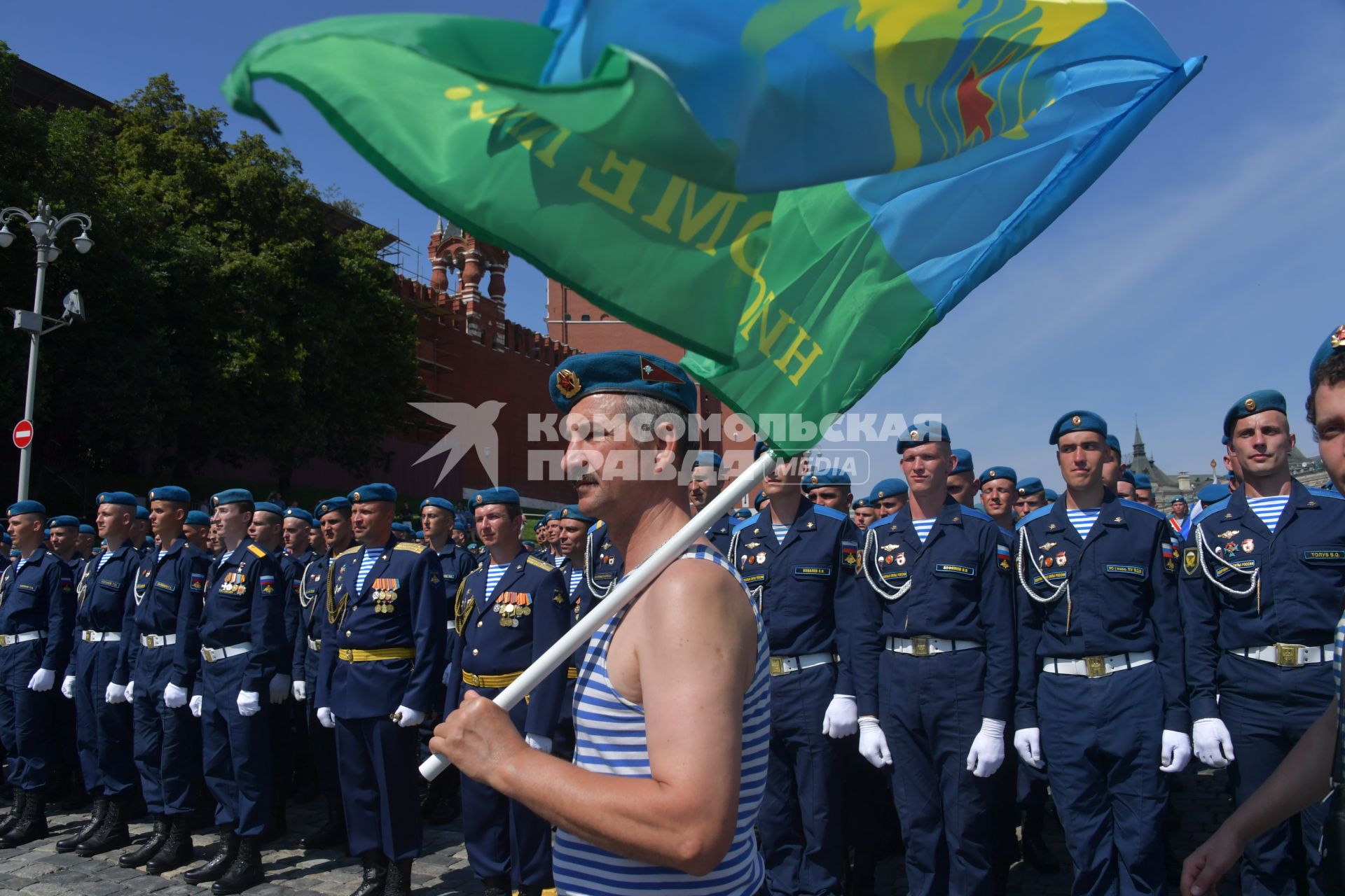 Москва. Военнослужащие на Красной площади во время празднования Дня Воздушно-десантных войск.