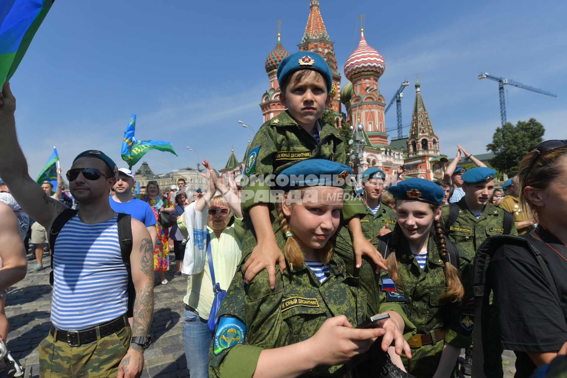 Москва. Воспитанники военного училища во время празднования Дня Воздушно-десантных войск на Красной площади.