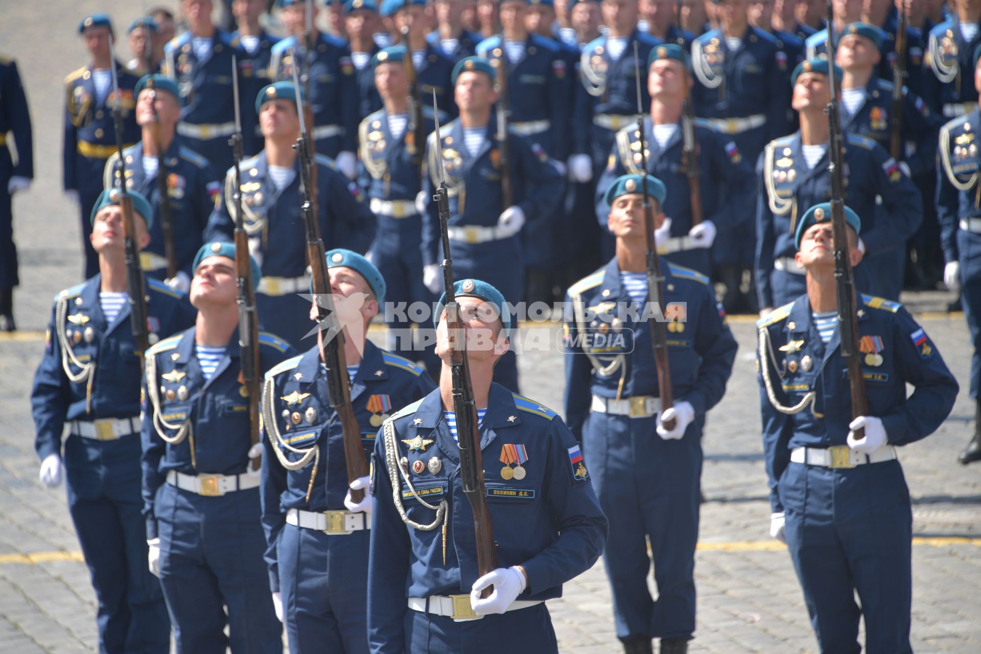 Москва. Военнослужащие на Красной площади во время празднования Дня Воздушно-десантных войск.