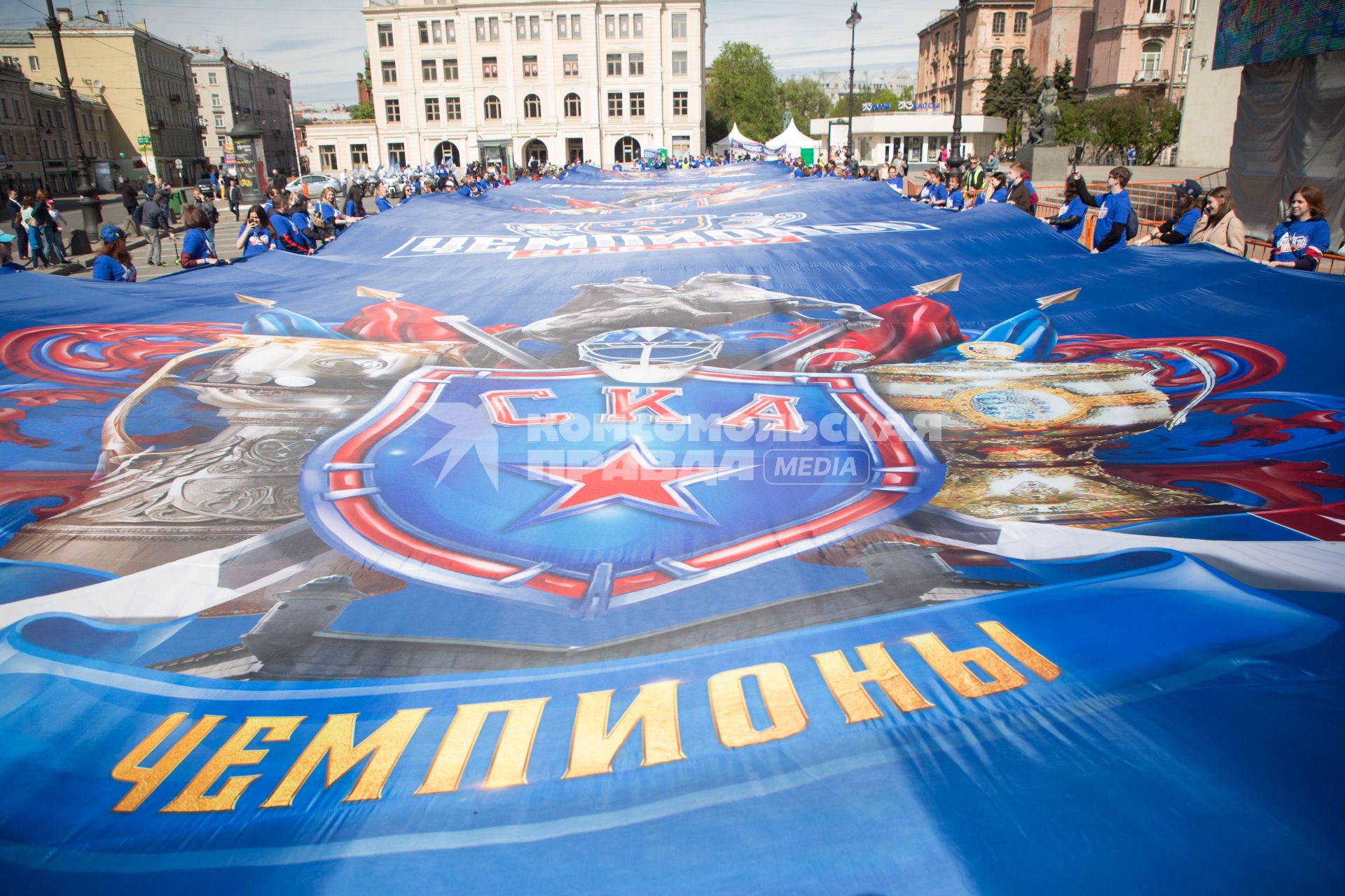 Санкт-Петербург.   Во время чемпионского парада хоккеистов СКА, ставшими обладателями Кубка Гагарина чемпионата КХЛ-2017.