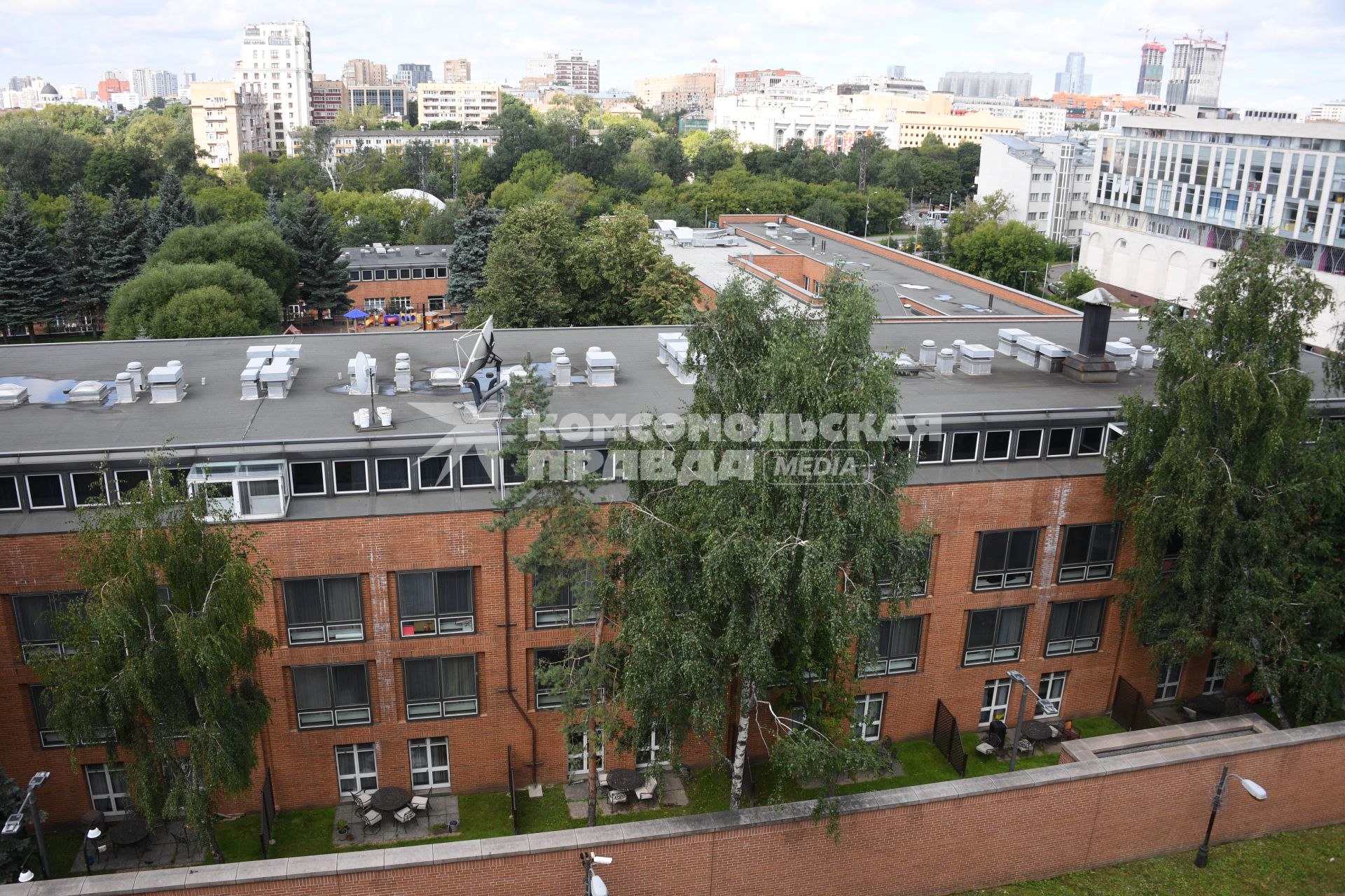 Москва. Вид на посольство США с крыши Дома Наркомфина.