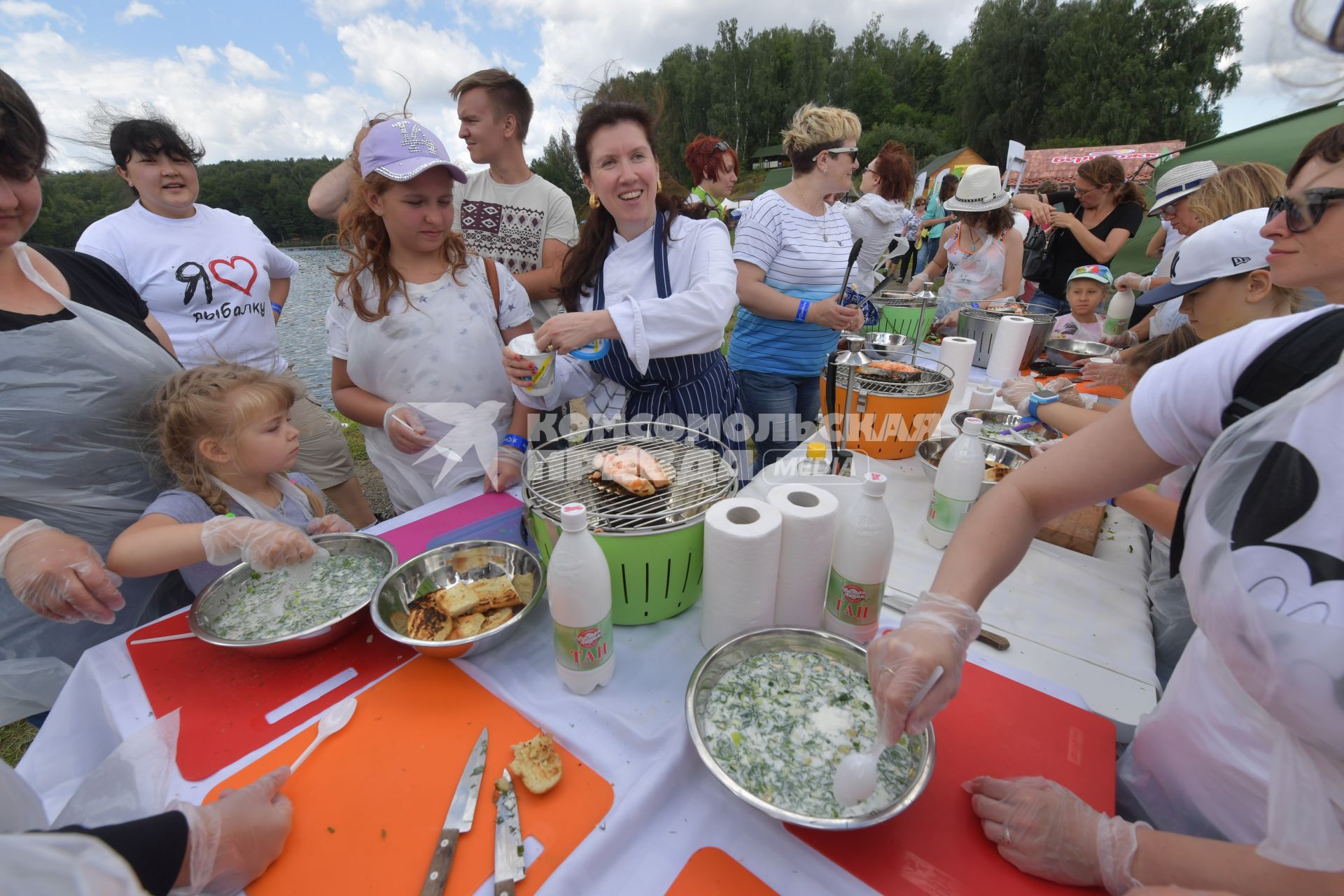 Московская область, д. Мисайлово.  На фестивале семейной рыбалки с радио `Комсомольская правда` в парке рыбалки и отдыха `Лагуна`.